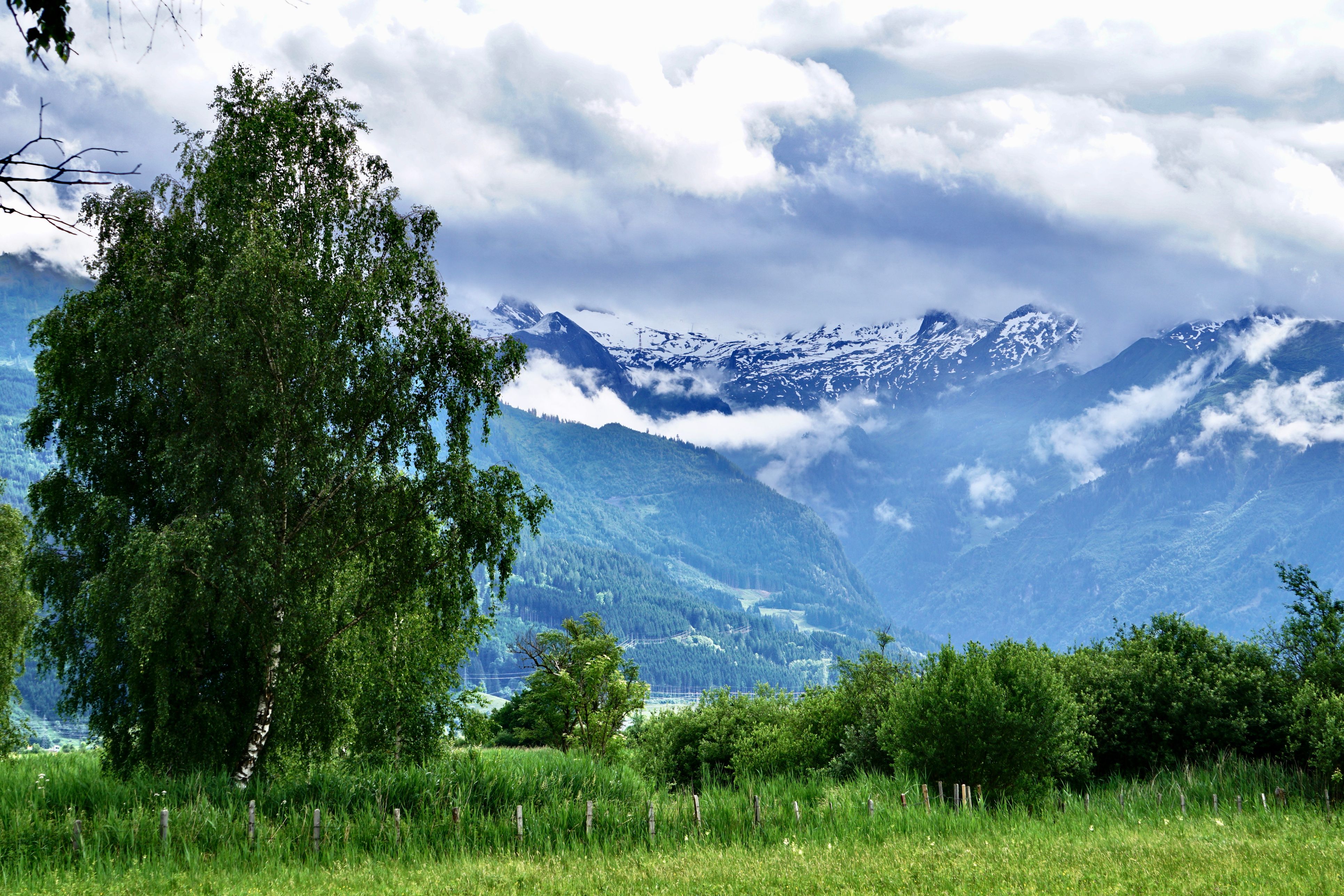 Nach dem Föhn kommt der Regen und mit ihm Schnee auf 1.400 Meter. (Symbolbild)