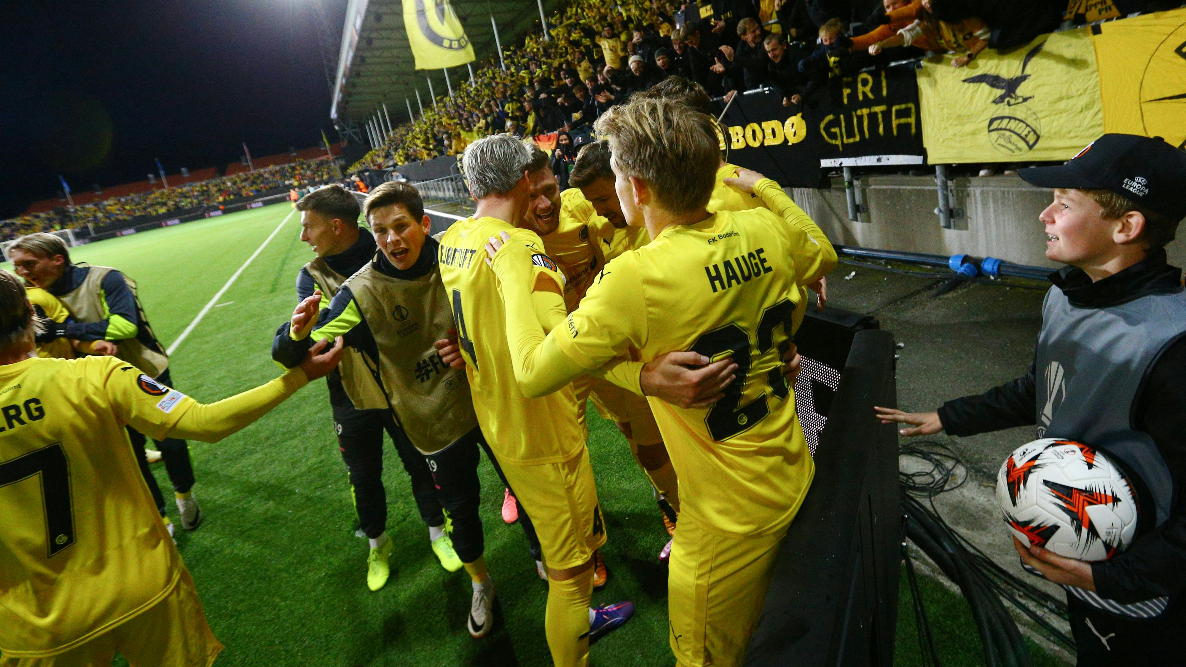 Die Kicker von Bodö/Glimt mussten für 200 Meter den Bus nehmen. 