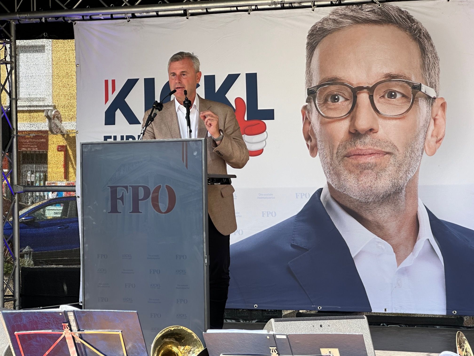 Nationalratspräsident Norbert Hofer bei einem Wahlkampfauftritt im Burgenland – unter dem strengen Blick von FPÖ-Chef Herbert Kickl