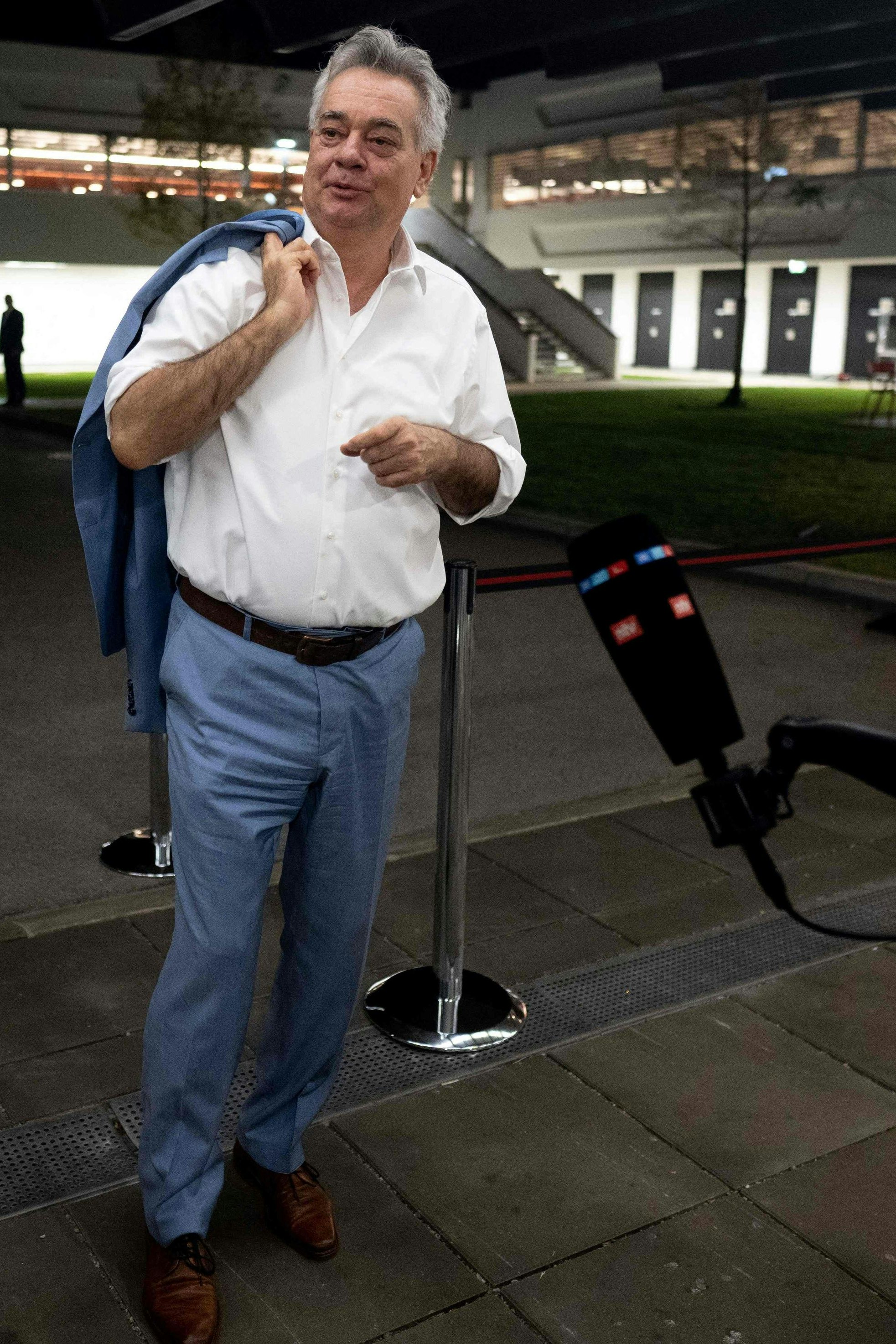 "Nicht aufgeben und weitermachen", nennt Werner Kogler als Eigenschaft, die ihn dazu qualifiziert, das Land zu führen. Das Outfit ist es nicht.