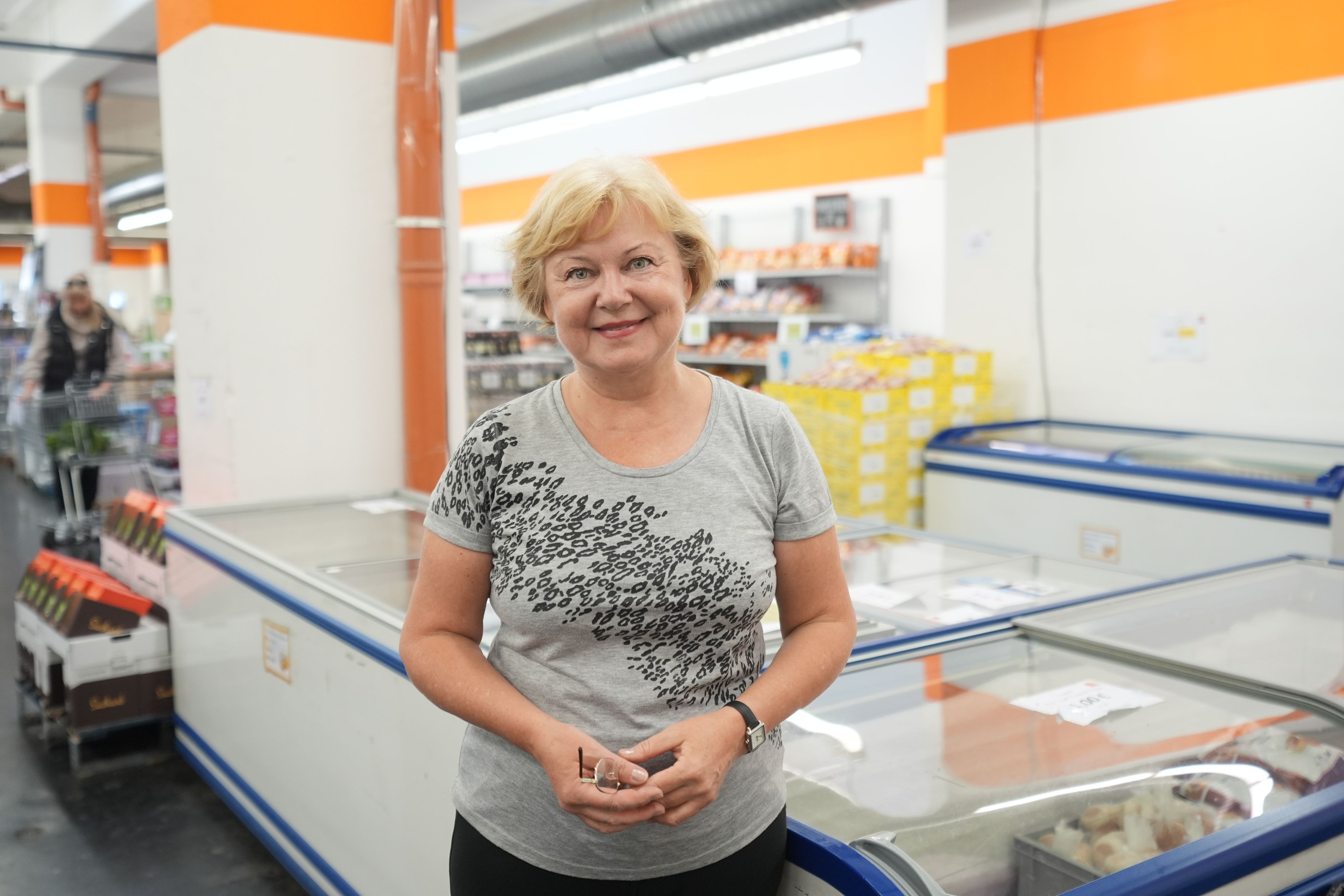 Natalia S. (64) bleiben nur 300 Euro zum Leben. Die Teuerung macht ihr zu schaffen.