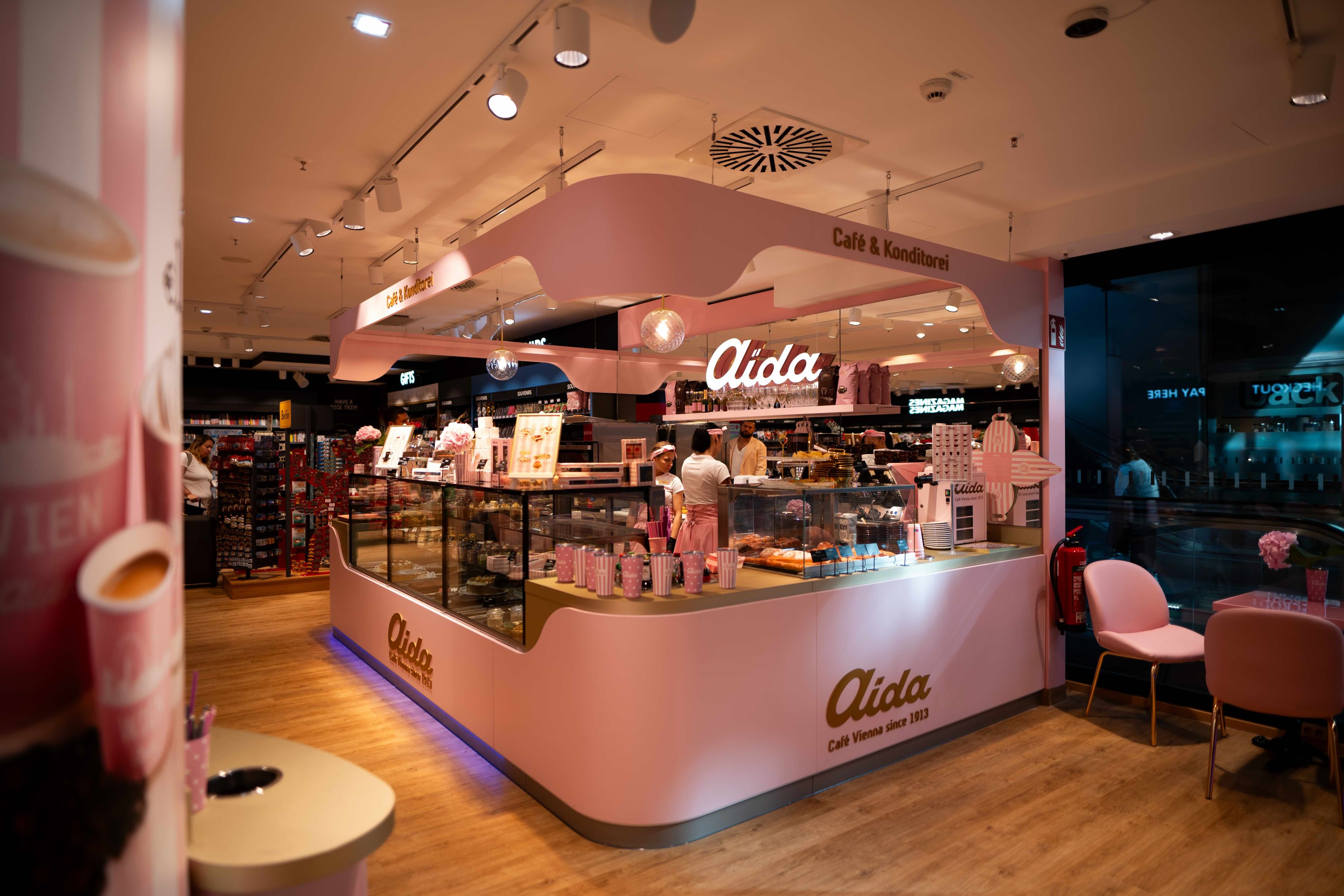 Das Aida-Café am Berliner Hauptbahnhof mit dem Franchisepartner Lagardère Travel Retail.