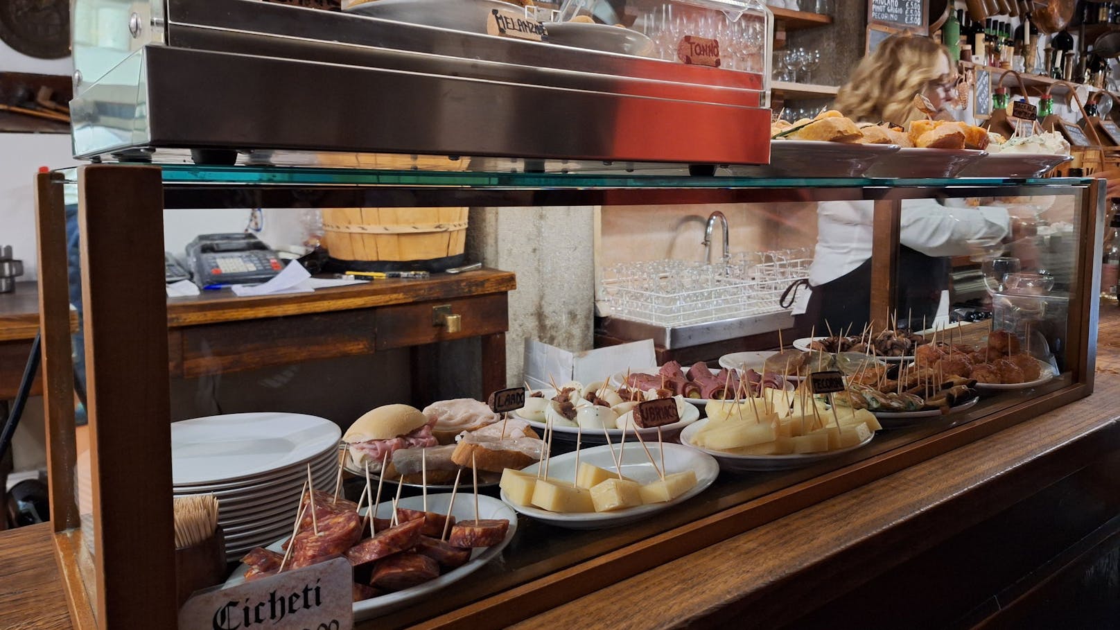 Abgesehen von den Alltime-Klassikern der italienischen Küche wie Pasta und Pizza, gibt es in Venedig eine ganz eigene, venezianische Spezialität.