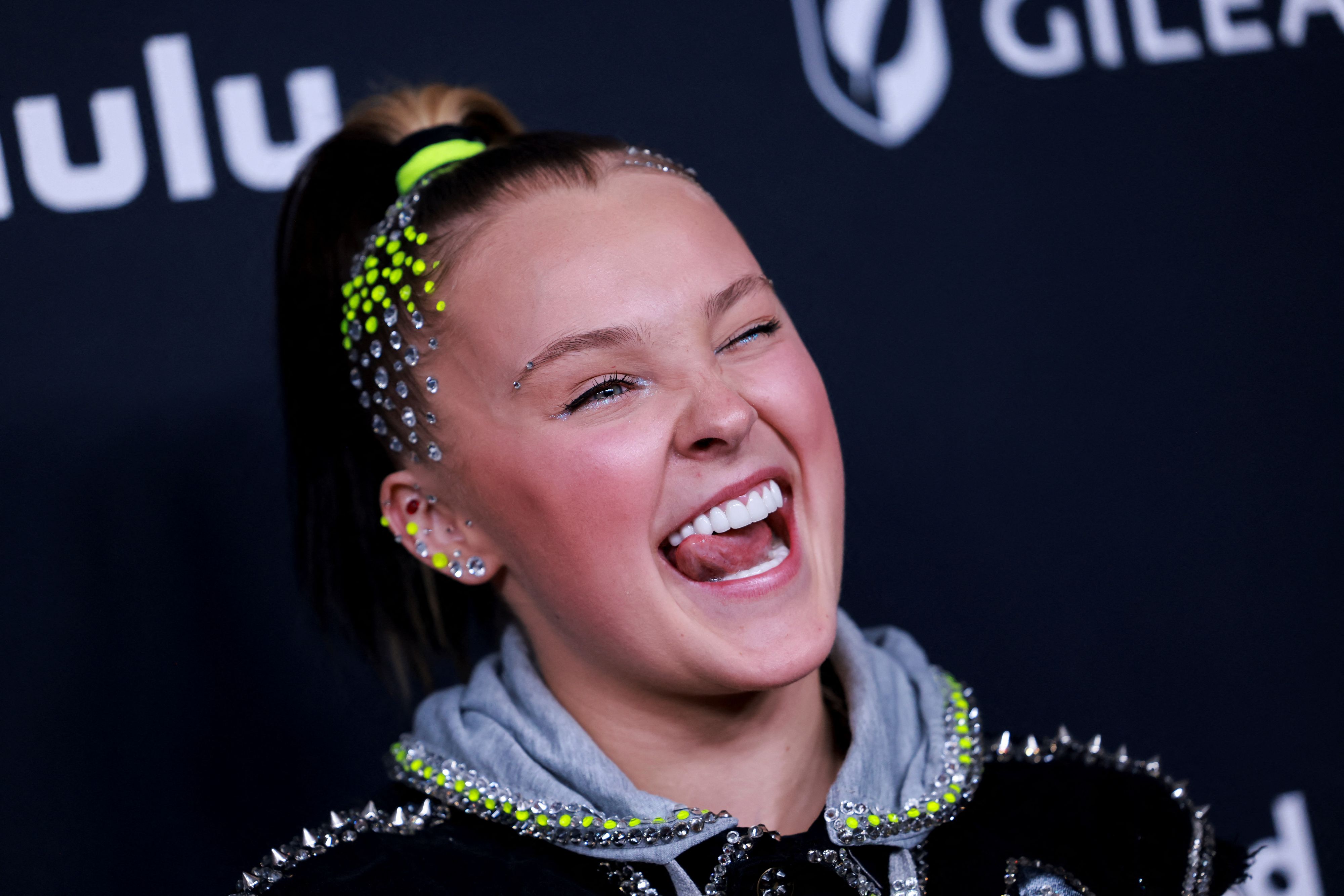 Der ehemalige Kinderstar JoJo Siwa wird von ihren Fans aktuell für ihr neues Magazin-Cover kritisiert.