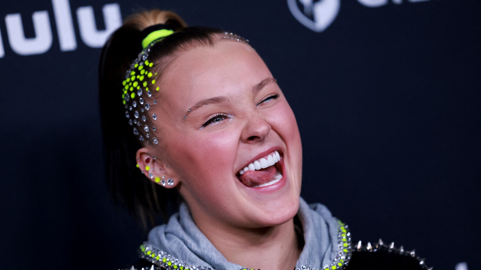 JoJo Siwa provoziert mit glitzernder Penis-Attrappe