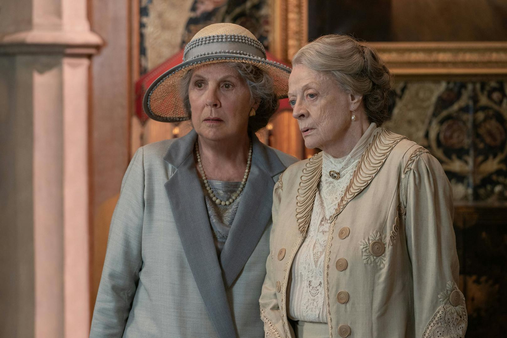 Ab 2010 war die damals 75-Jährige als "Countess of Grantham" in der Serie "Downton Abbey" und dem gleichnamigen Film zu bewundern.