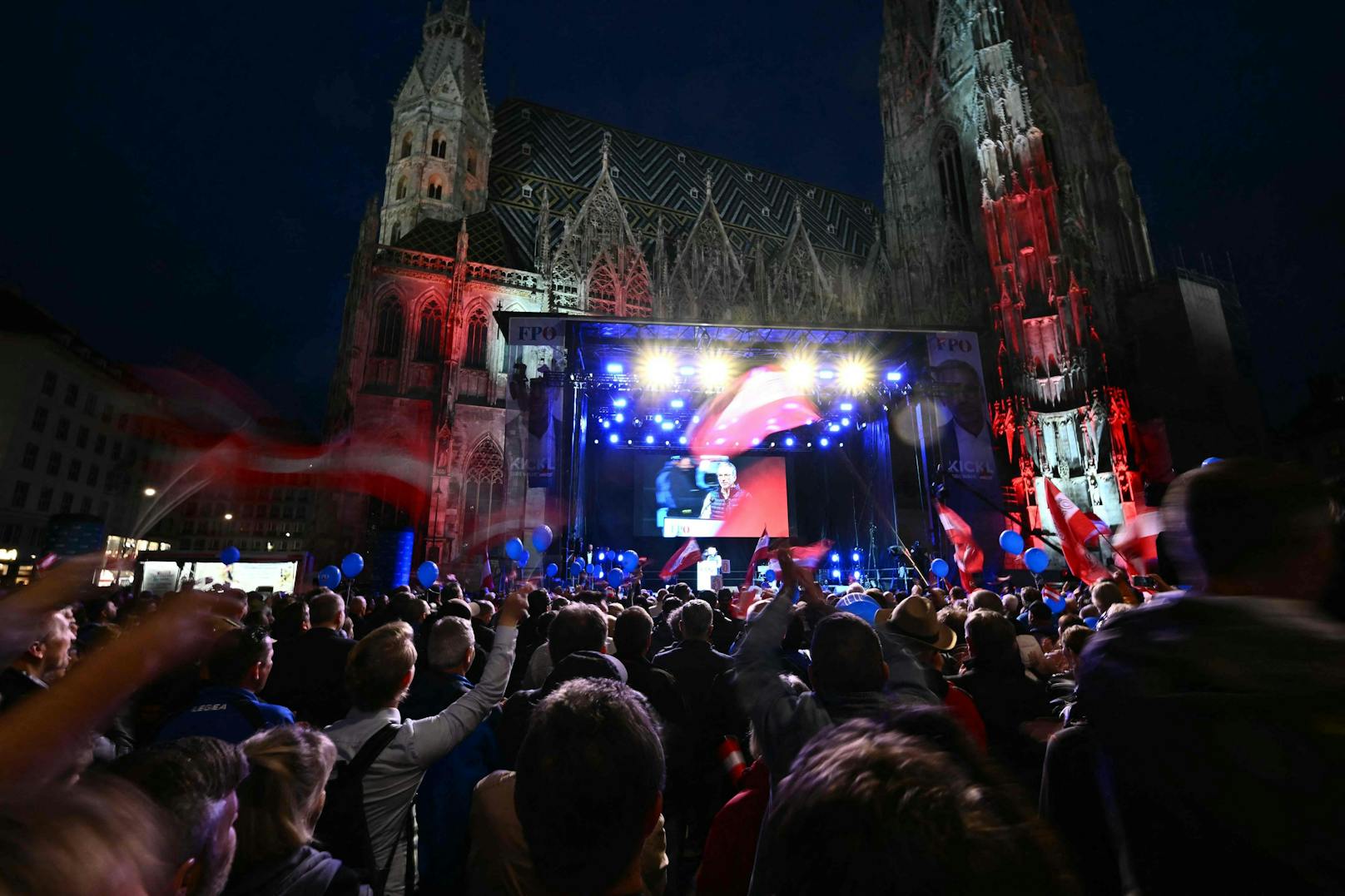 Bilder des FPÖ-Wahlkampfabschlusses am Wiener Stephansplatz am 27. September 2024