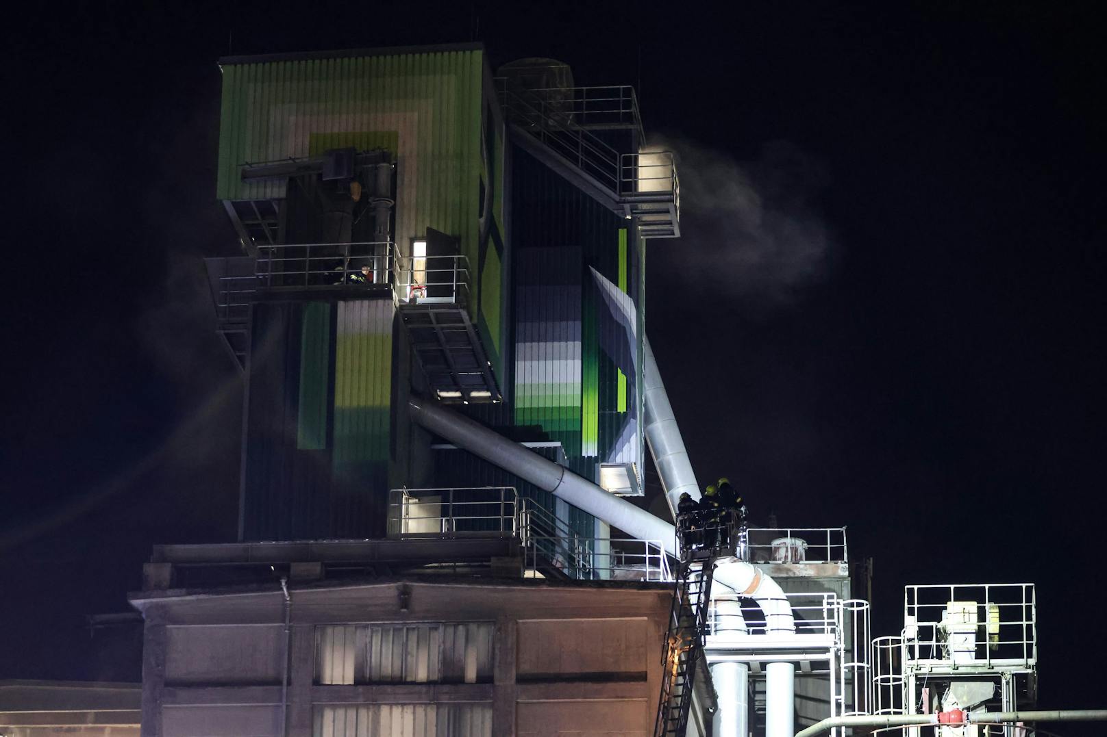 Ein Brand bei einem Zementwerk in Kirchdorf an der Krems hat am Freitagfrüh für einen Einsatz zweier Feuerwehren gesorgt.