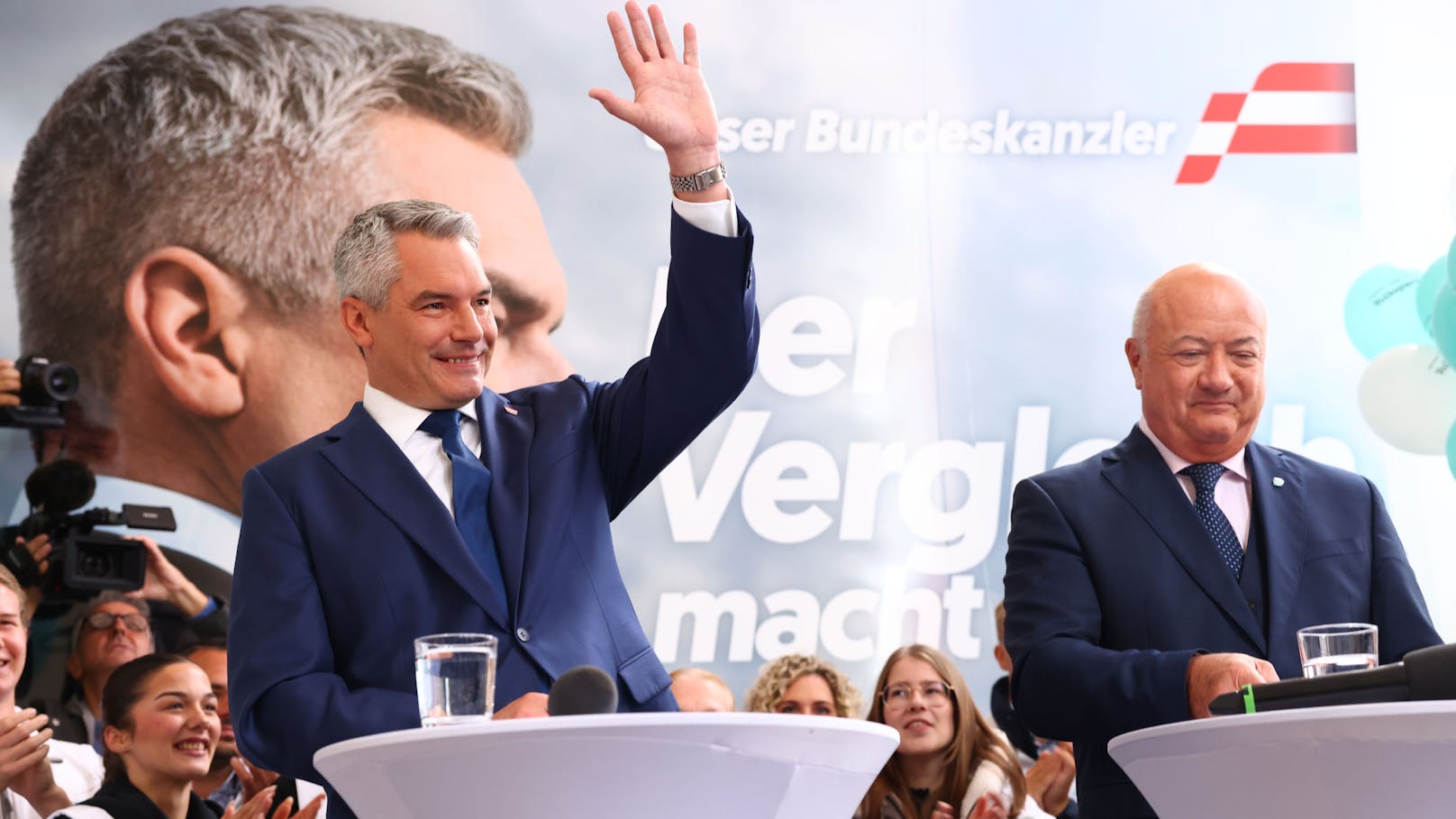 Der Wahlkampf befindet sich auf der Zielgeraden. Die ÖVP beschwört den "positiven Weg der Mitte". Diesen könne man nicht mit Herbert Kickl bestreiten. "Heute" hat die Fotos vom Wahlkampfabschluss &gt;&gt;&gt;