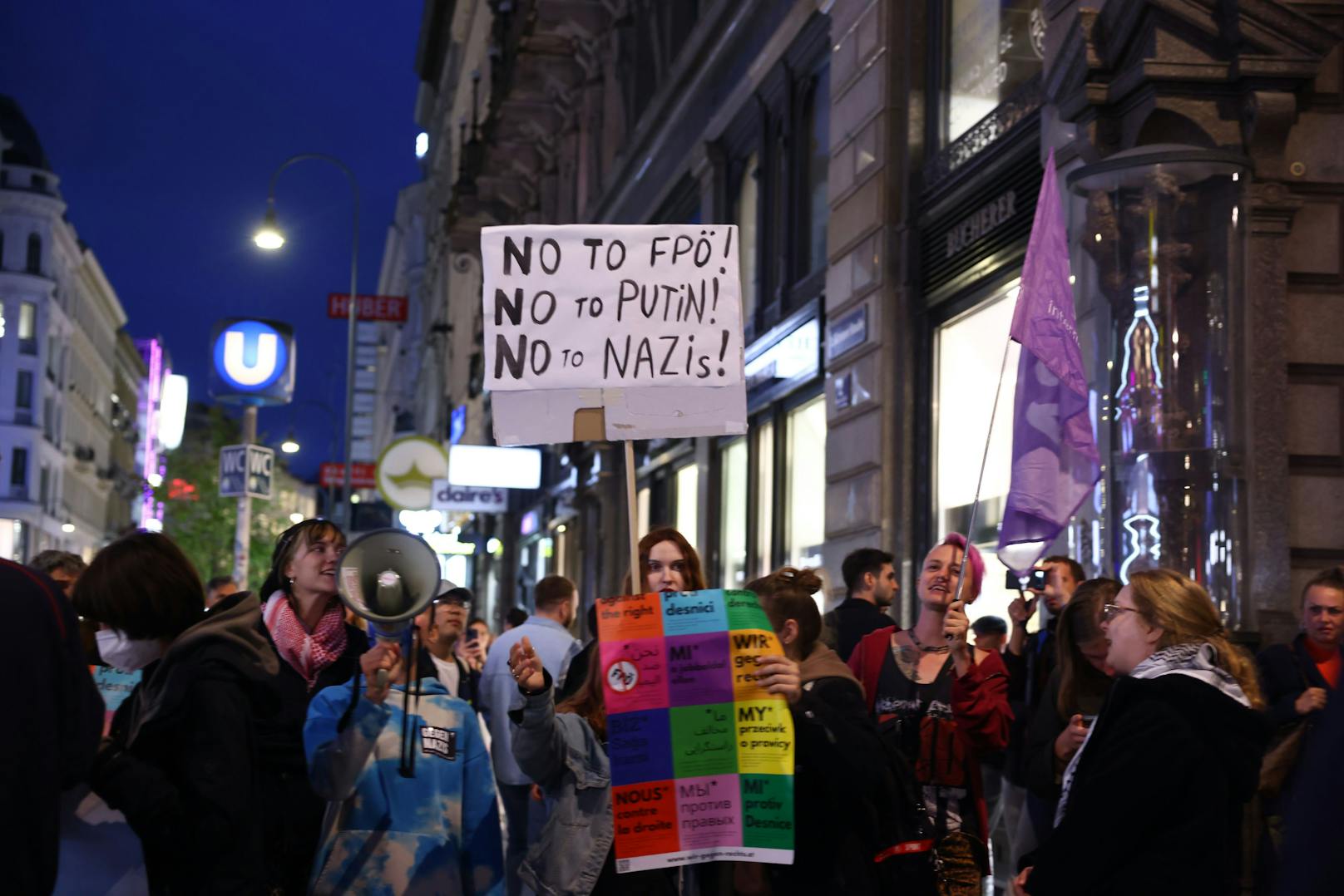 Bilder des FPÖ-Wahlkampfabschlusses am Wiener Stephansplatz am 27. September 2024