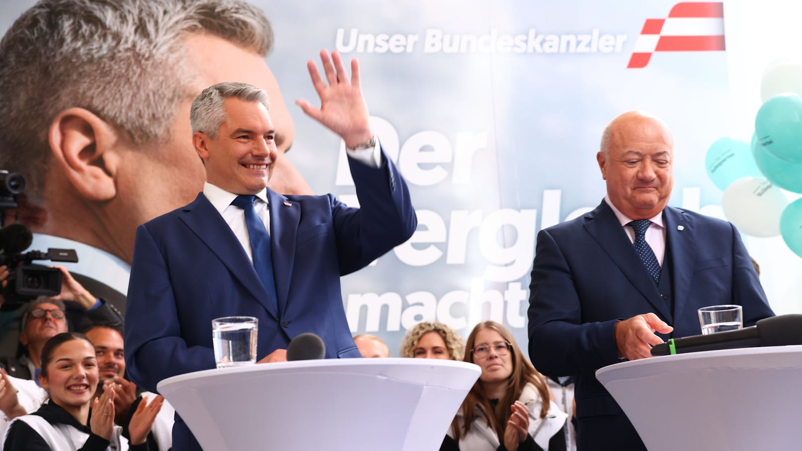 Der Wahlkampf befindet sich auf der Zielgeraden. Die ÖVP beschwört den "positiven Weg der Mitte". Diesen könne man nicht mit Herbert Kickl bestreiten. "Heute" hat die Fotos vom Wahlkampfabschluss &gt;&gt;&gt;