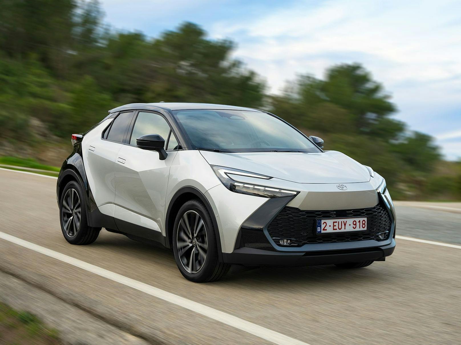 Der ﻿Toyota C-HR kann nun als Plug-in-Hybrid geordert werden und kommt bereits mit umfangreicher Basisausstattung.