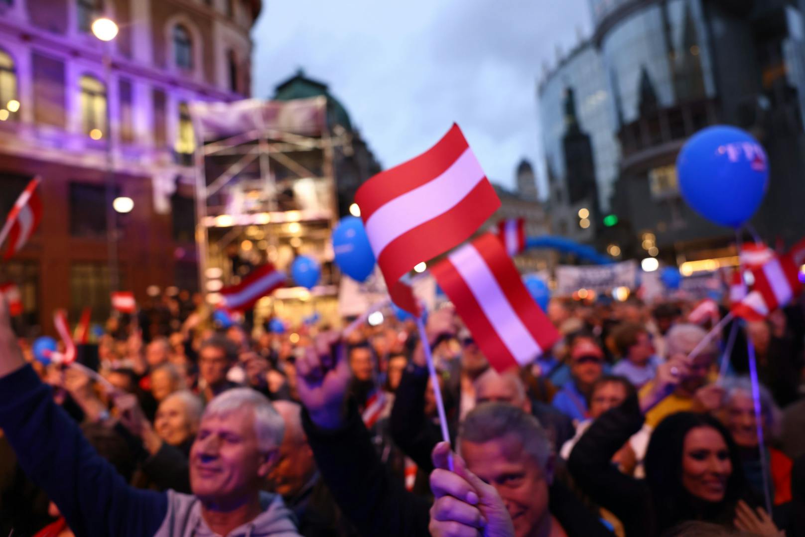 Bilder des FPÖ-Wahlkampfabschlusses am Wiener Stephansplatz am 27. September 2024