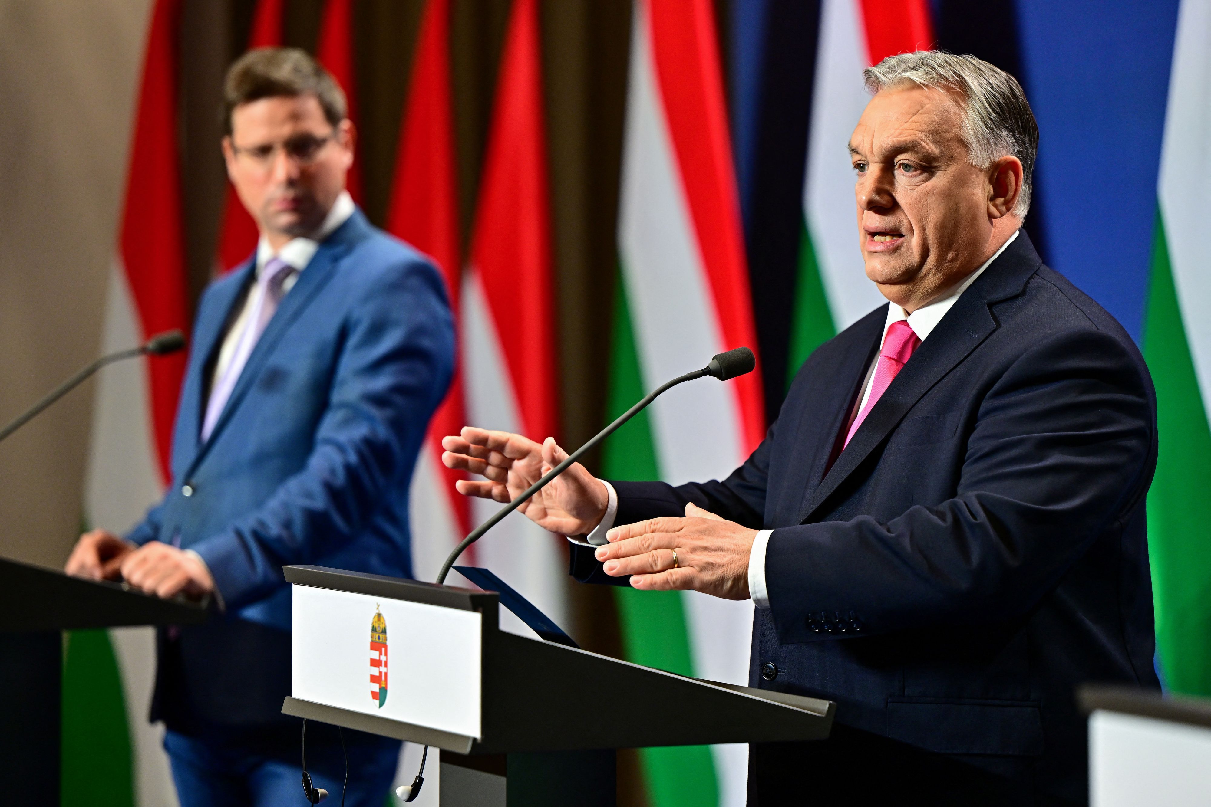 Ungarn dementiert, ein Sammelzentrum für Geflüchtete zu bauen. Der scharfe Ton gegenüber der EU bleibt jedoch der Gleiche.