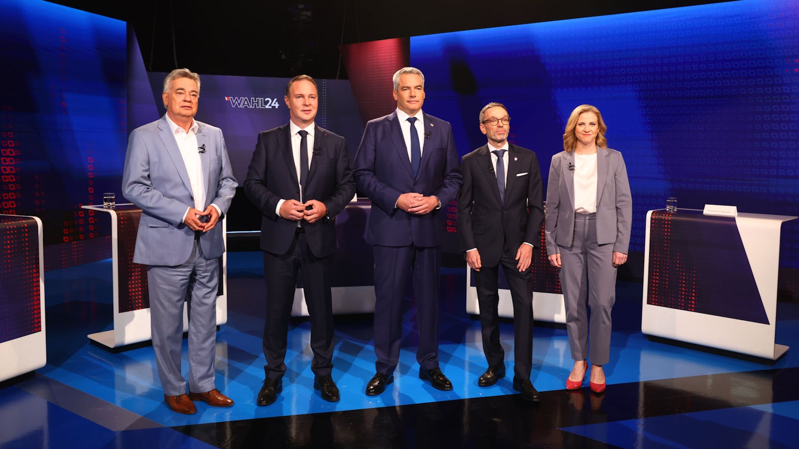 Wahlkampf-Finale im ORF: Karl Nehammer (VP), Andreas Babler (SP), Herbert Kickl (FP), Werner Kogler (Grüne) und Beate Meinl-Reisinger (Neos) trafen zum letzten Mal aufeinander. "Heute" hat die besten Fotos &gt;&gt;&gt;