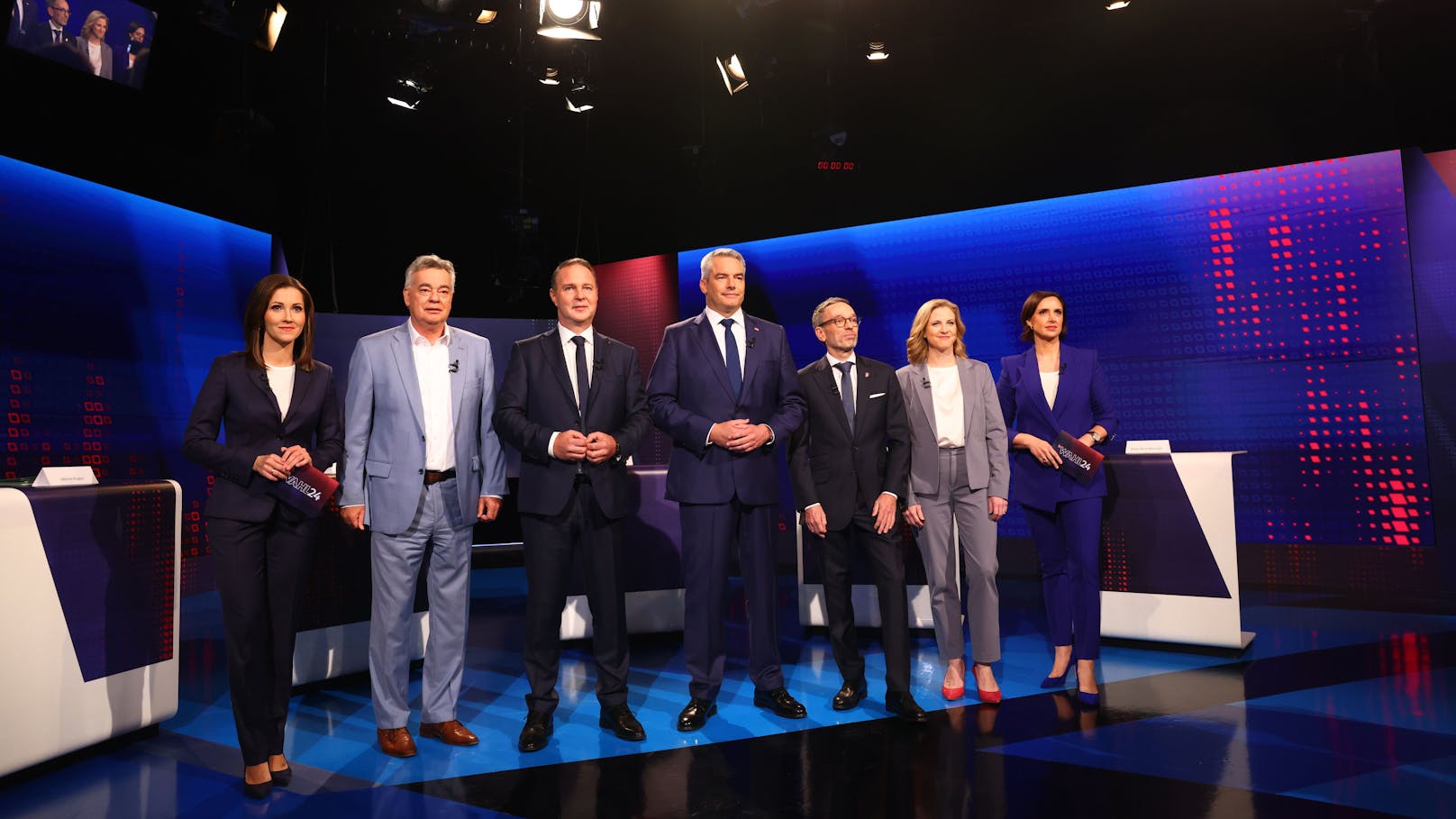 Wahlkampf-Finale im ORF: Karl Nehammer (VP), Andreas Babler (SP), Herbert Kickl (FP), Werner Kogler (Grüne) und Beate Meinl-Reisinger (Neos) trafen zum letzten Mal aufeinander. "Heute" hat die besten Fotos &gt;&gt;&gt;