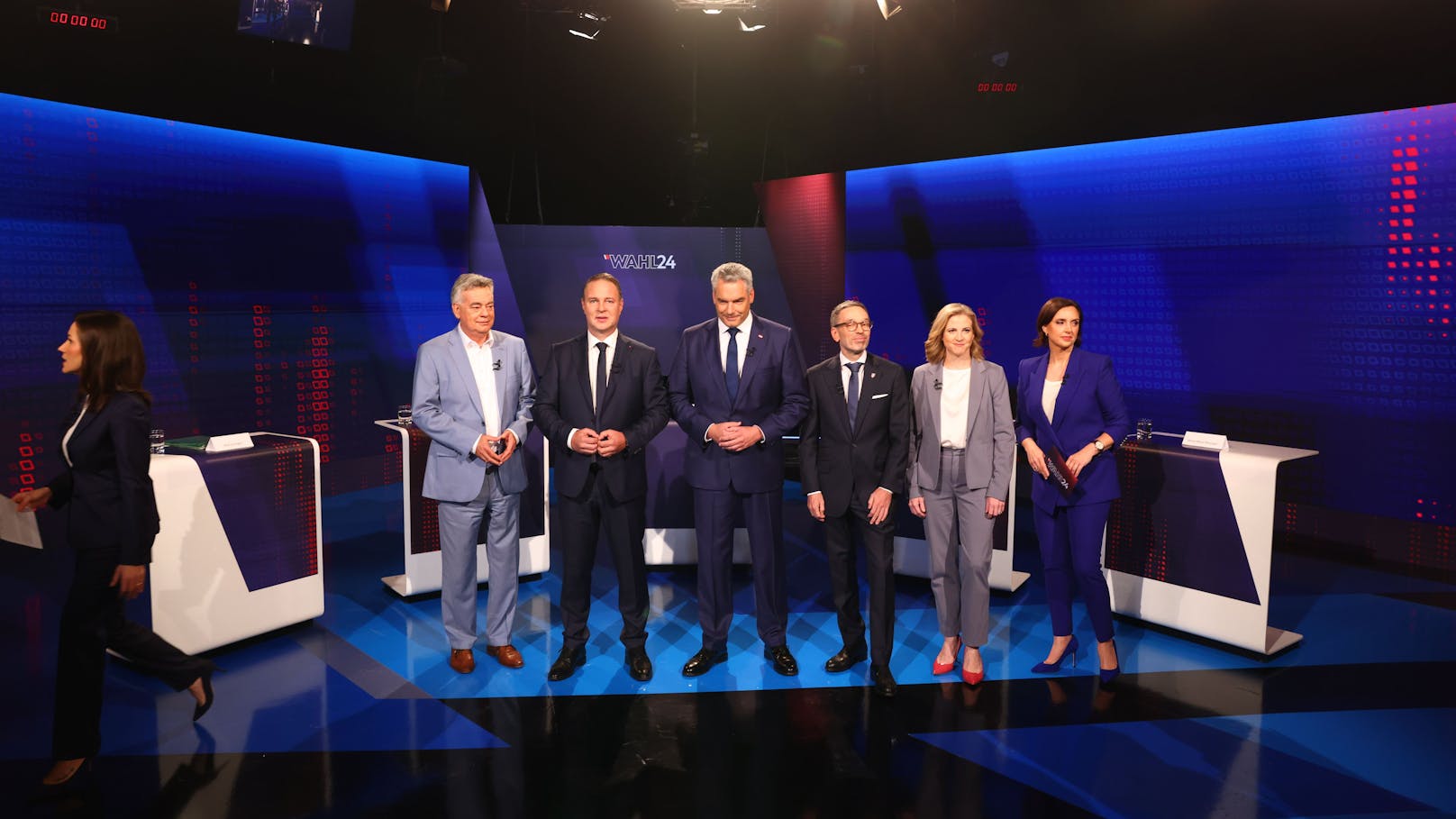 Wahlkampf-Finale im ORF: Karl Nehammer (VP), Andreas Babler (SP), Herbert Kickl (FP), Werner Kogler (Grüne) und Beate Meinl-Reisinger (Neos) trafen zum letzten Mal aufeinander. "Heute" hat die besten Fotos &gt;&gt;&gt;