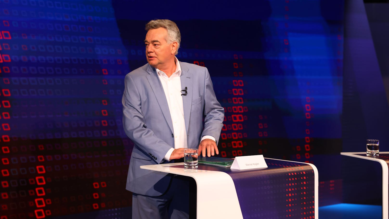 Wahlkampf-Finale im ORF: Karl Nehammer (VP), Andreas Babler (SP), Herbert Kickl (FP), Werner Kogler (Grüne) und Beate Meinl-Reisinger (Neos) trafen zum letzten Mal aufeinander. "Heute" hat die besten Fotos &gt;&gt;&gt;