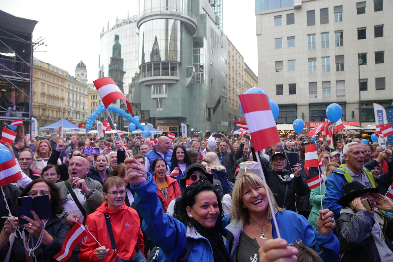 Bilder des FPÖ-Wahlkampfabschlusses am Wiener Stephansplatz am 27. September 2024