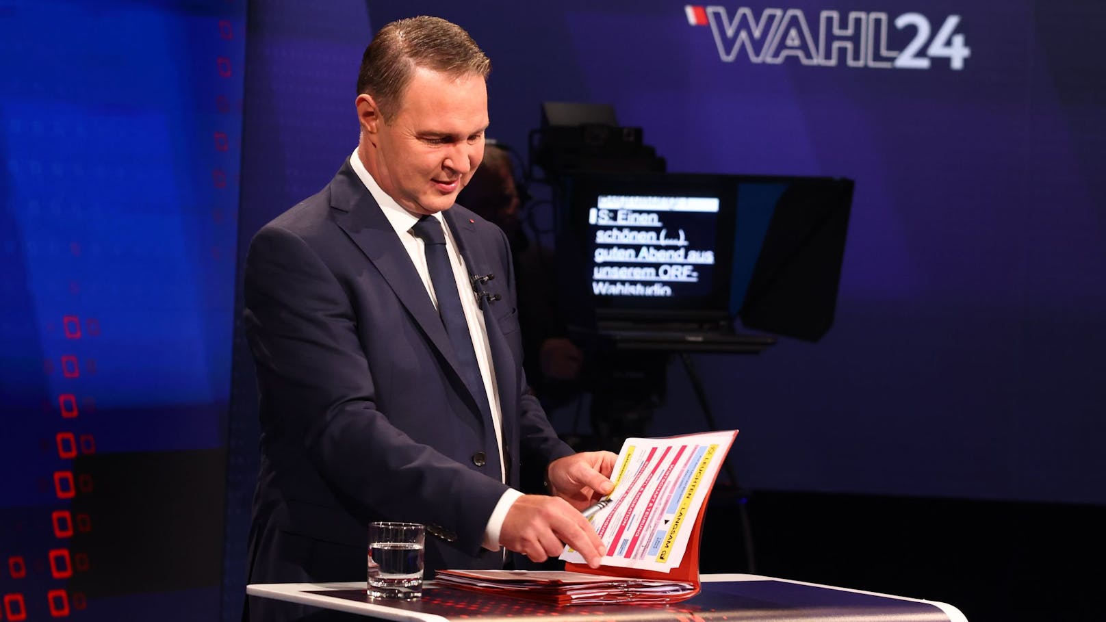 Wahlkampf-Finale im ORF: Karl Nehammer (VP), Andreas Babler (SP), Herbert Kickl (FP), Werner Kogler (Grüne) und Beate Meinl-Reisinger (Neos) trafen zum letzten Mal aufeinander. "Heute" hat die besten Fotos &gt;&gt;&gt;