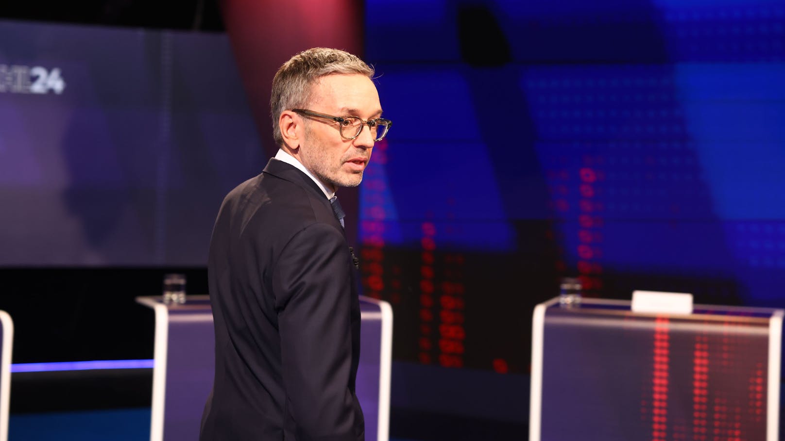 Wahlkampf-Finale im ORF: Karl Nehammer (VP), Andreas Babler (SP), Herbert Kickl (FP), Werner Kogler (Grüne) und Beate Meinl-Reisinger (Neos) trafen zum letzten Mal aufeinander. "Heute" hat die besten Fotos &gt;&gt;&gt;