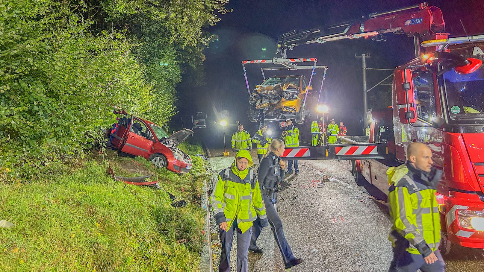 Noch unklar ist, wie es zu dem tragischen Unfall kam. Die L564 war bis in die Nachstunden für die Rekonstruktion längere Zeit gesperrt.