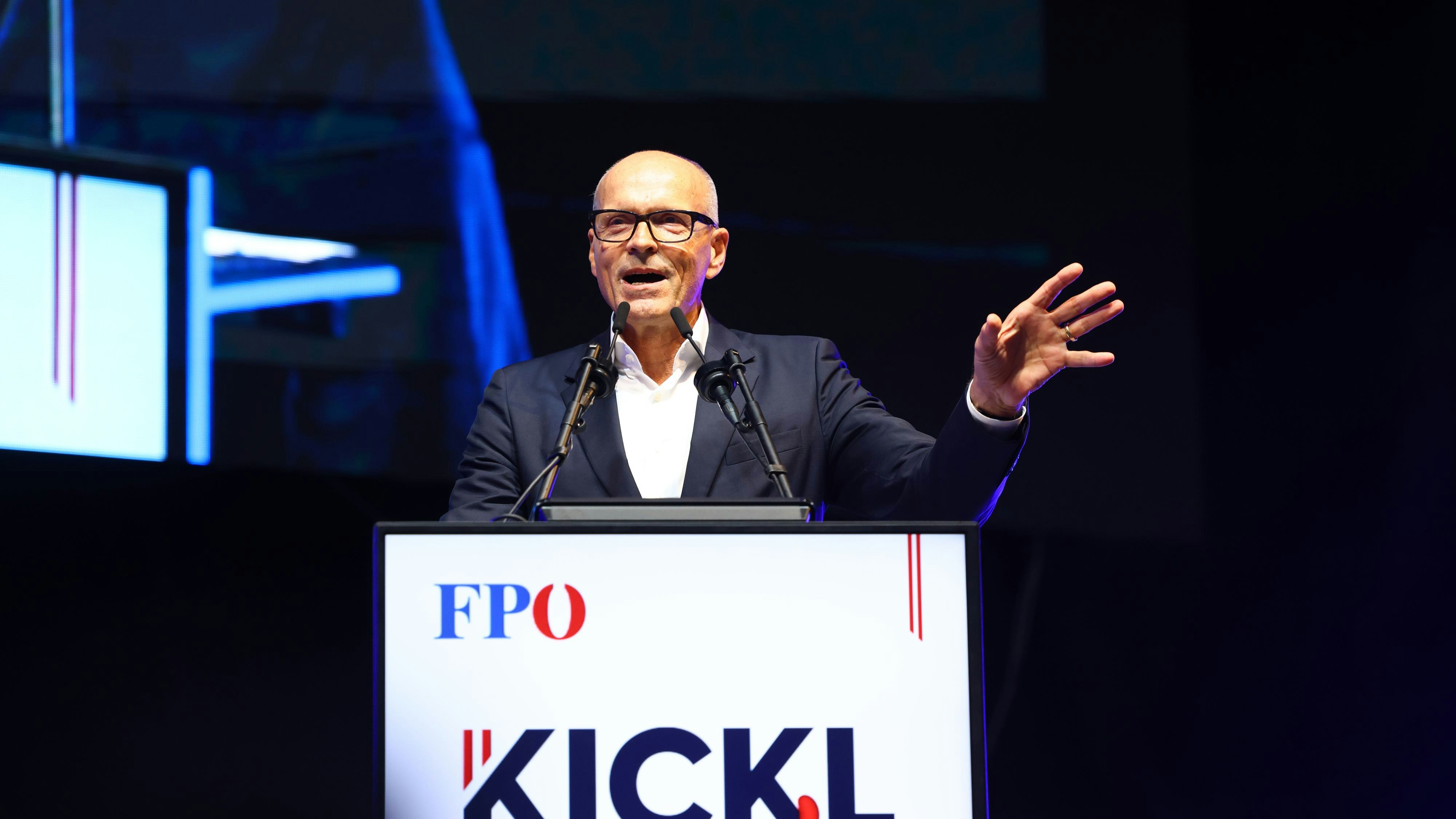 Auch Harald Stefan, Platz 1 auf der Wiener FPÖ-Landesliste, nahm an der Trauerfeier teil.