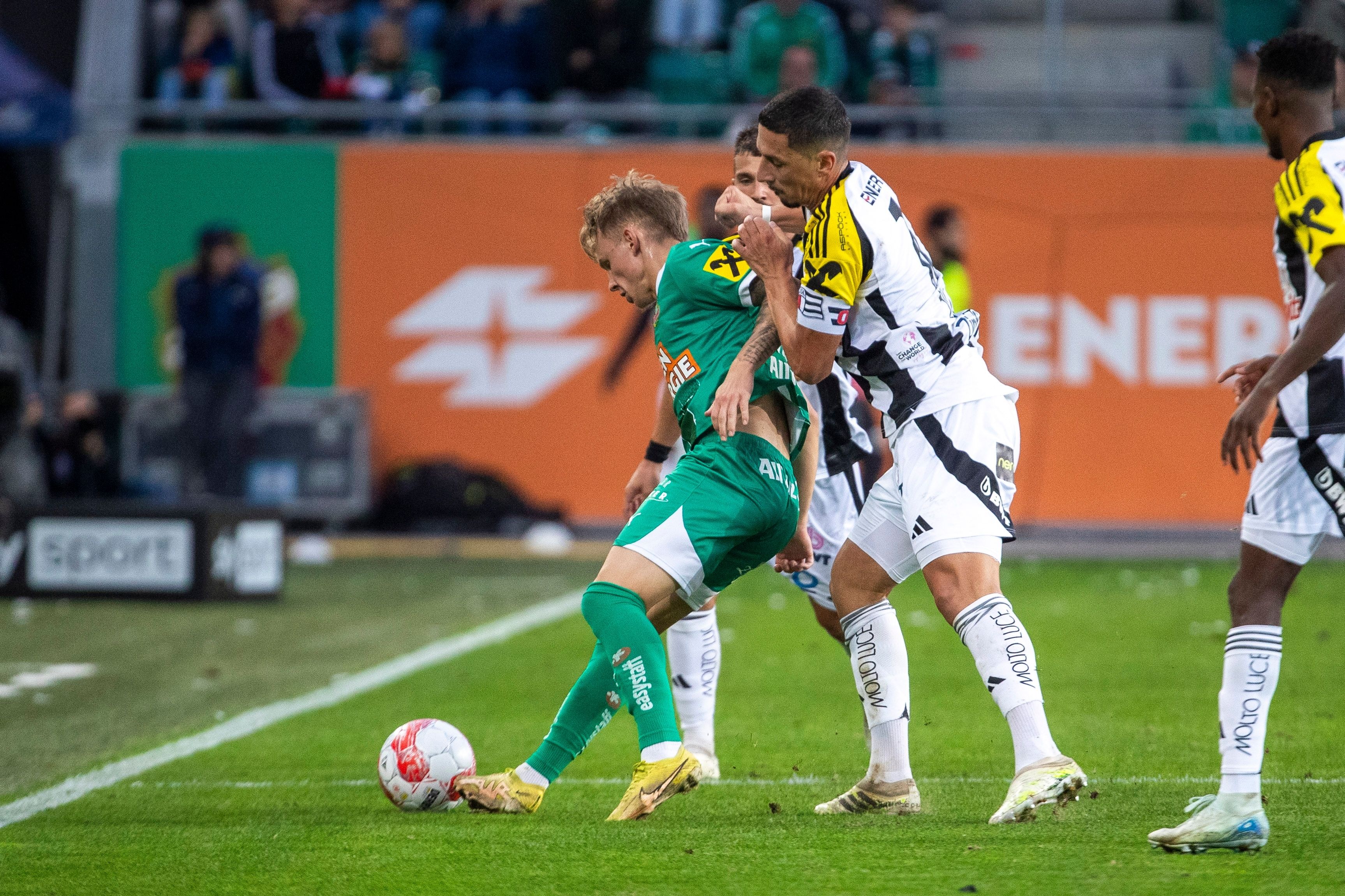 Rapid-Ass Isak Jansson ist schon wieder verletzt. 