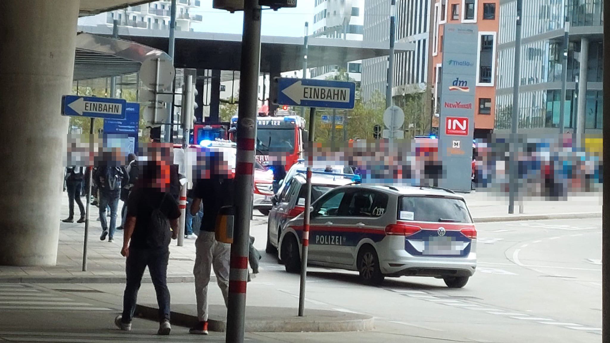 Ein Leserfoto zeigt die Szenen vor Ort.