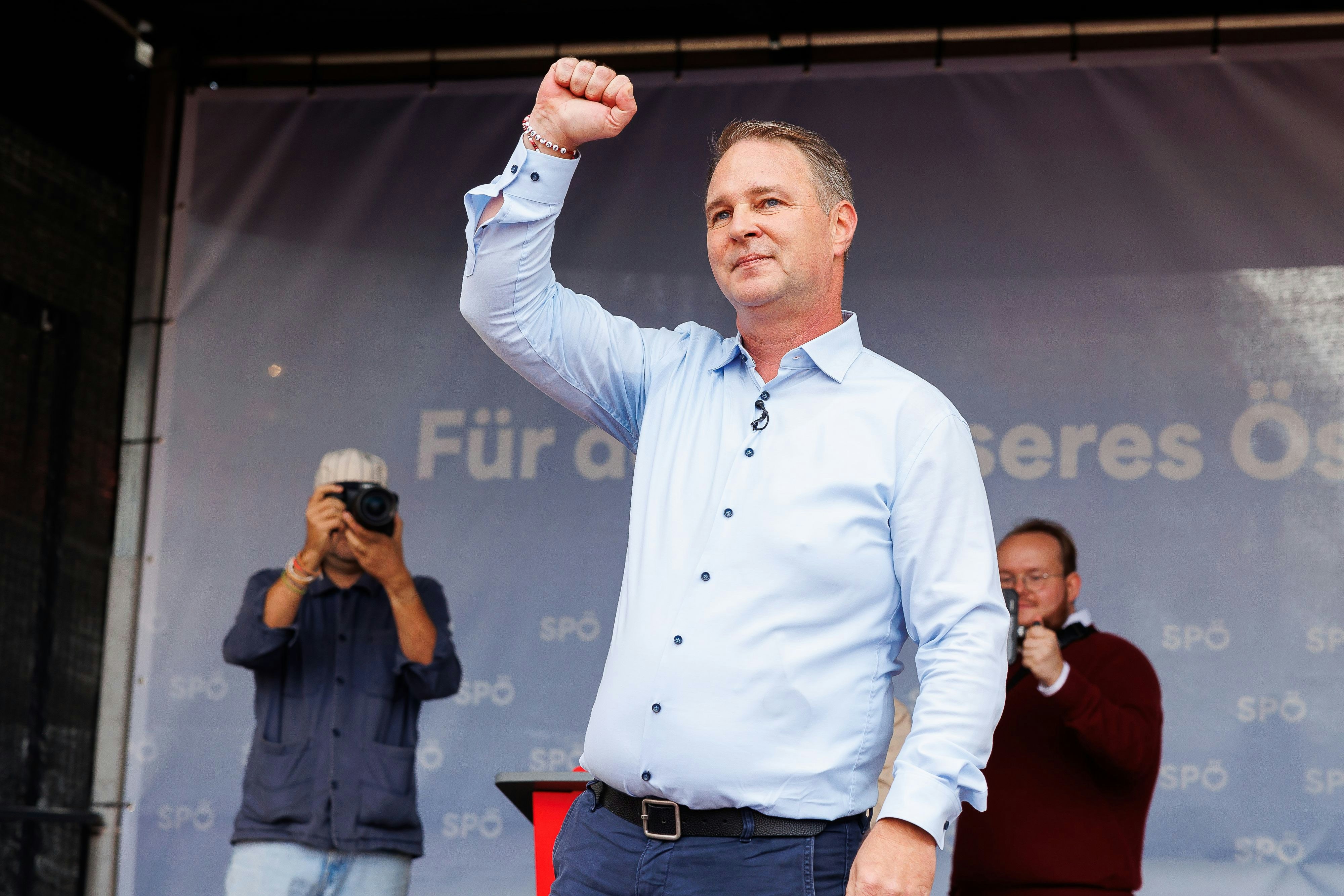 Showdown in Favoriten: SPÖ-Spitzenkandidat Andreas Babler redete sich beim Wahlkampf-Abschluss faust in einen Rausch