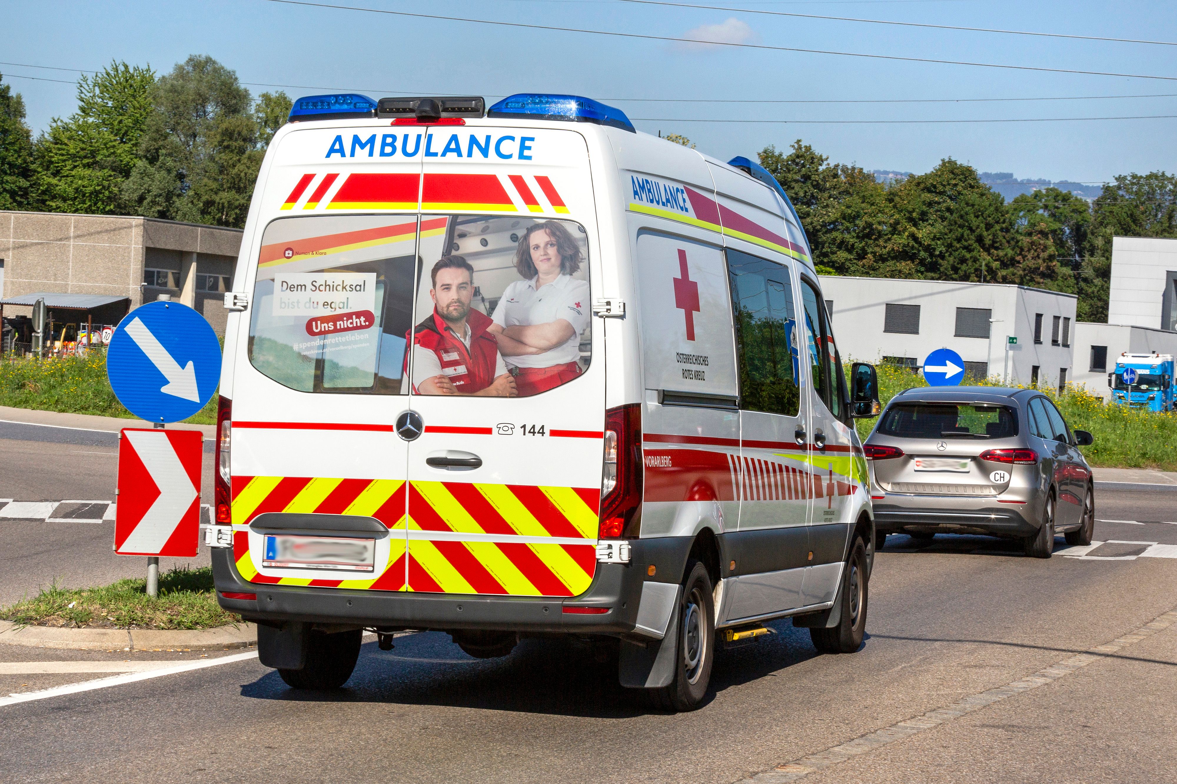 Der verletzte Arbeiter wurde in Krankenhaus Dornbirn gebracht. Symbolbild.