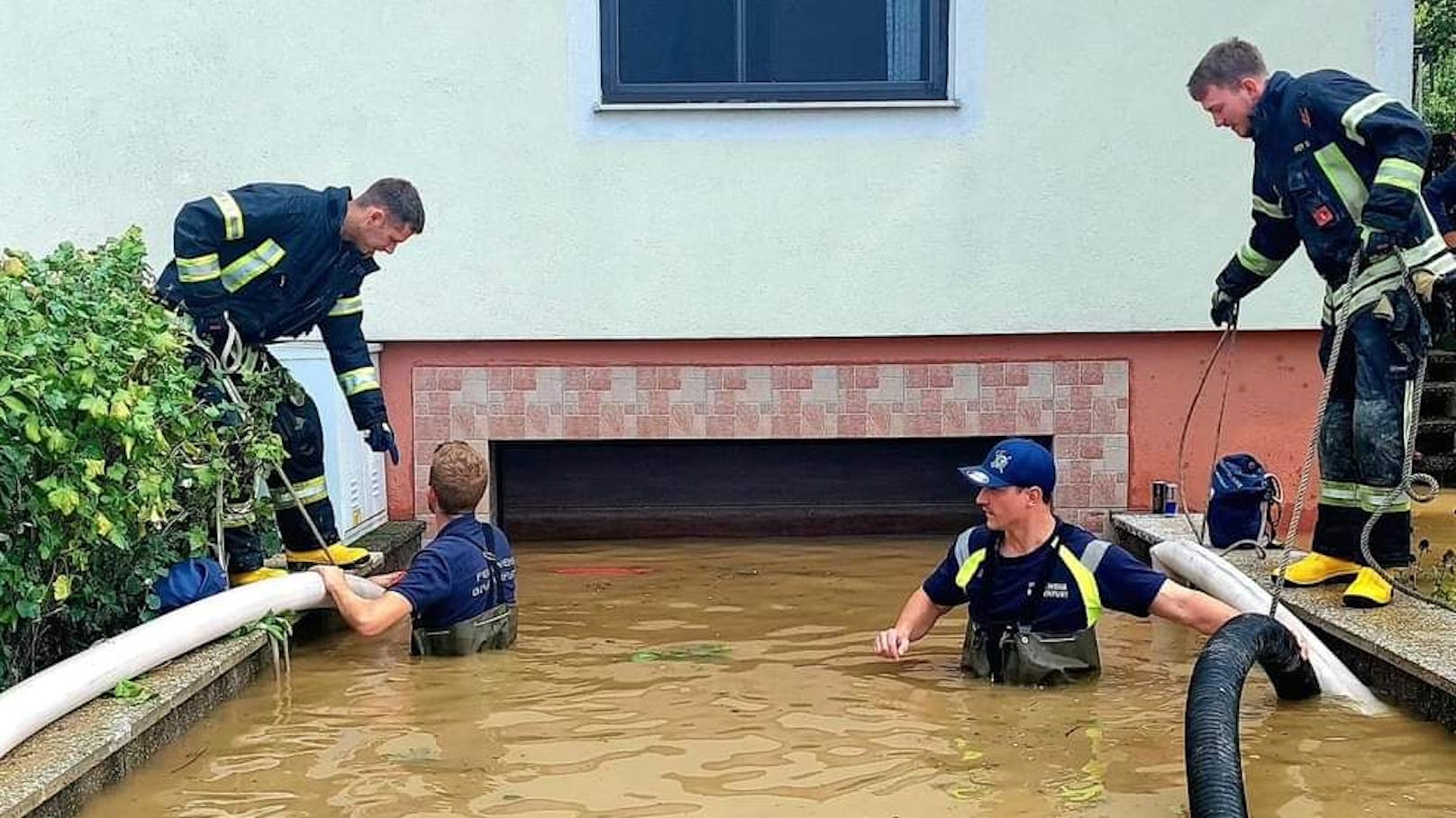 Selbst alles verloren – Hilfsaktion für Feuerwehrleute