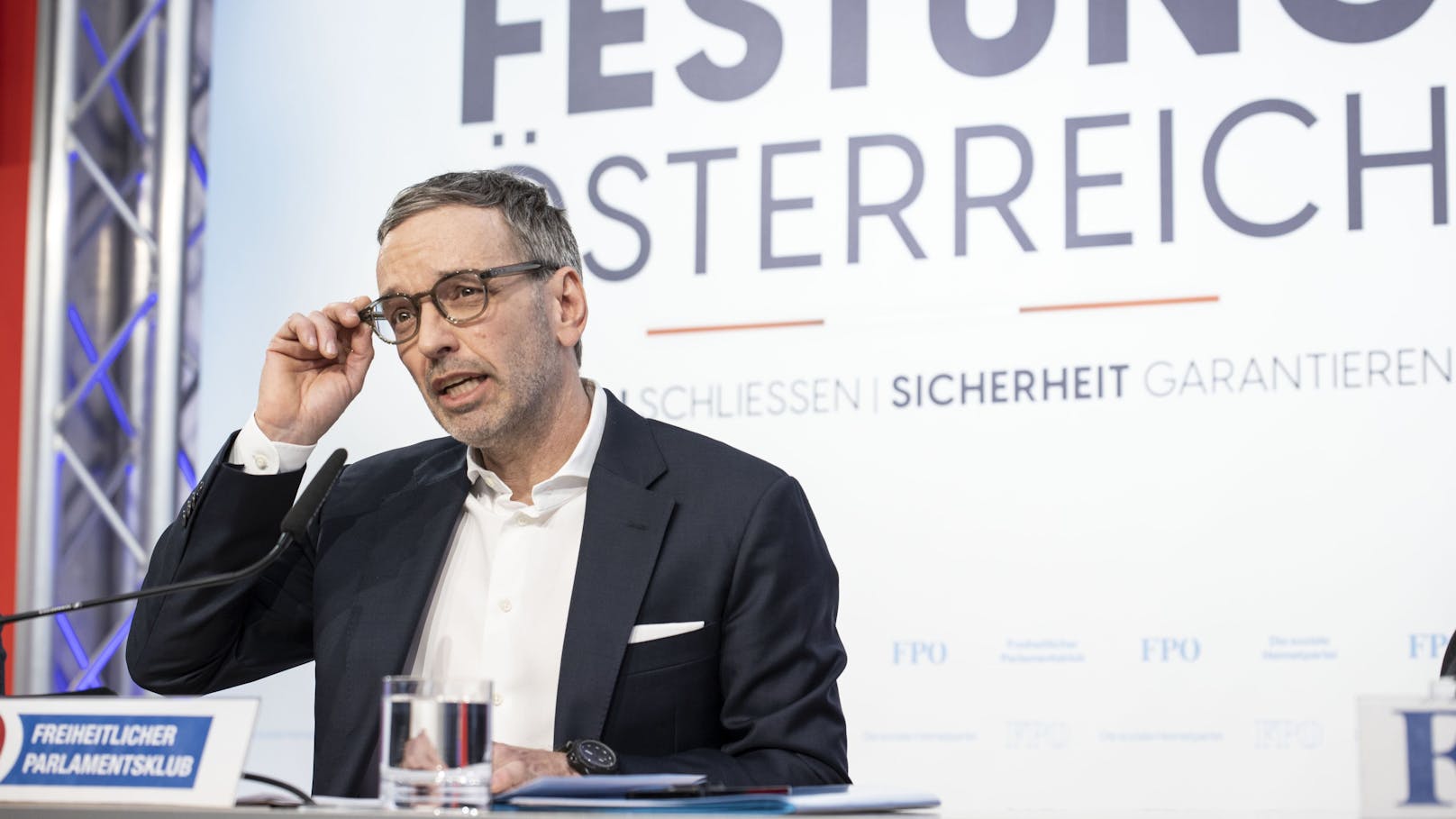 Kickl warb schon vor dem Wahlkampf immer wieder, dass er eine "Festung Österreich" erbauen wolle.