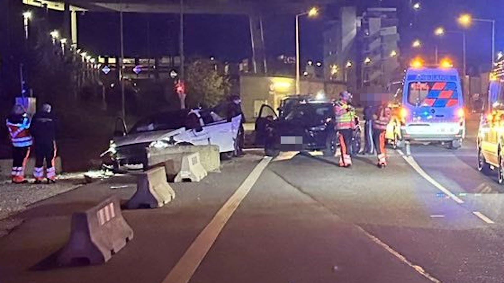 Die Beamten jagten die Minderjährigen, nach einem Unfall konnten sie aus dem Verkehr gezogen werden.