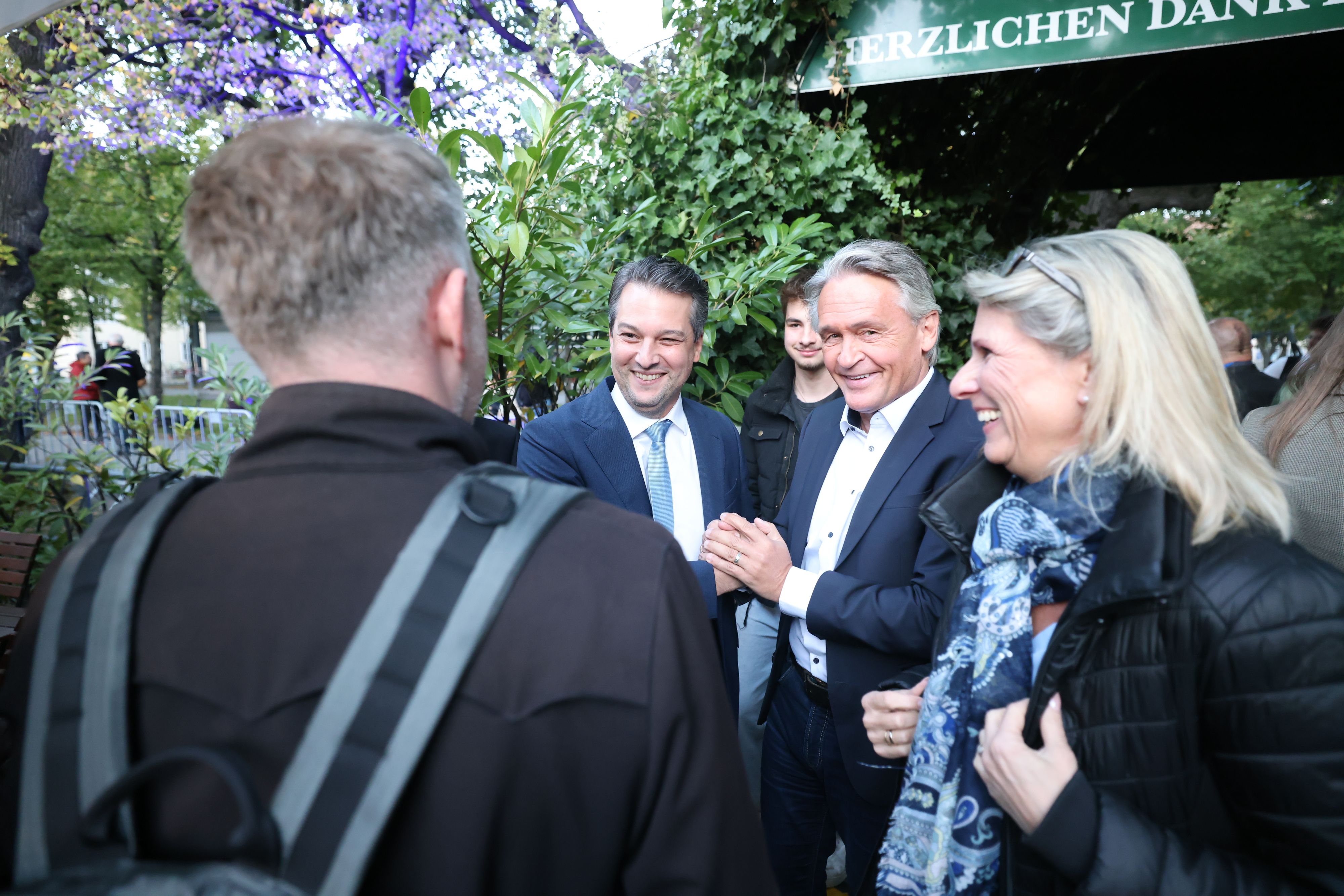 Wiens FPÖ-Chef Dominik Nepp und Peter Westenthaler, FPÖ-Mann im ORF-Stiftungsrat, bei der Wahlfeier der FPÖ im Alten AKH.