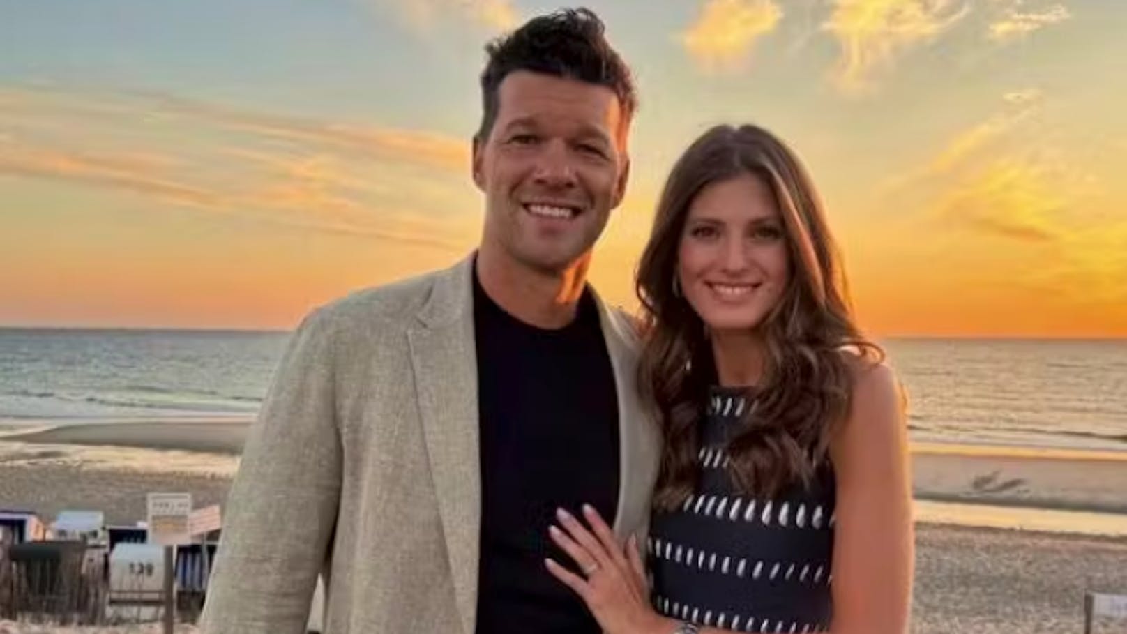 <strong>01.10.2024: Michael Ballack mit Freundin seines toten Sohnes liiert.</strong> Ex-Fußballstar Michael Ballack und Model Sophia Schneiderhan veröffentlichen romantische Ferienfotos und bestätigen damit ihre Beziehung. <a data-li-document-ref="120062198" href="https://www.heute.at/s/michael-ballack-mit-freundin-seines-toten-sohnes-liiert-120062198">Weiterlesen &gt;&gt;&gt;</a>