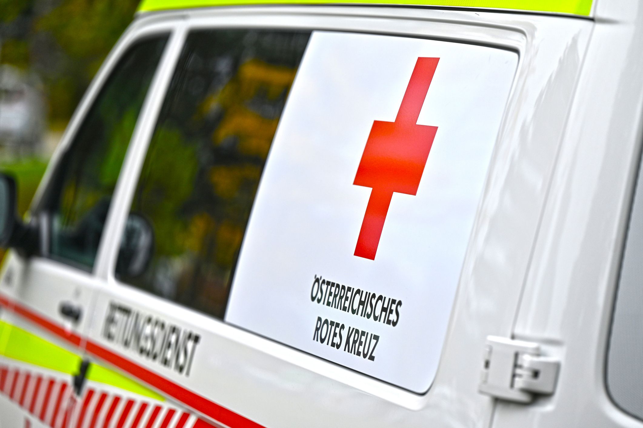 Die verletzten Personen mussten ins Spital eingeliefert werden. (Symbolbild)