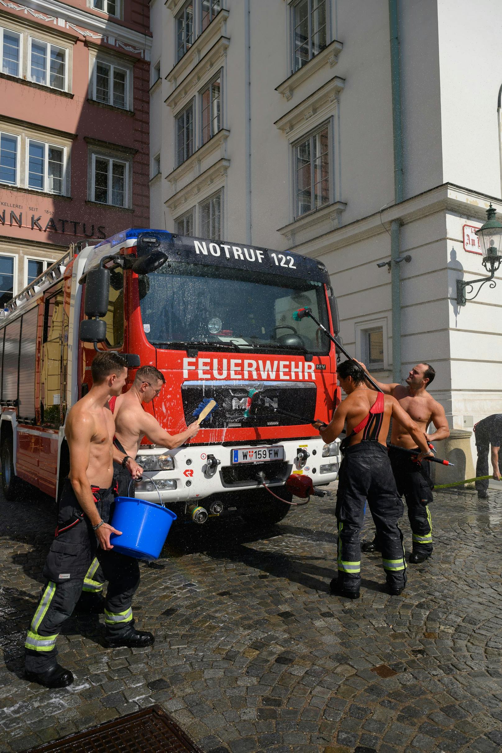 Autowaschen in der Zentrale Am Hof.