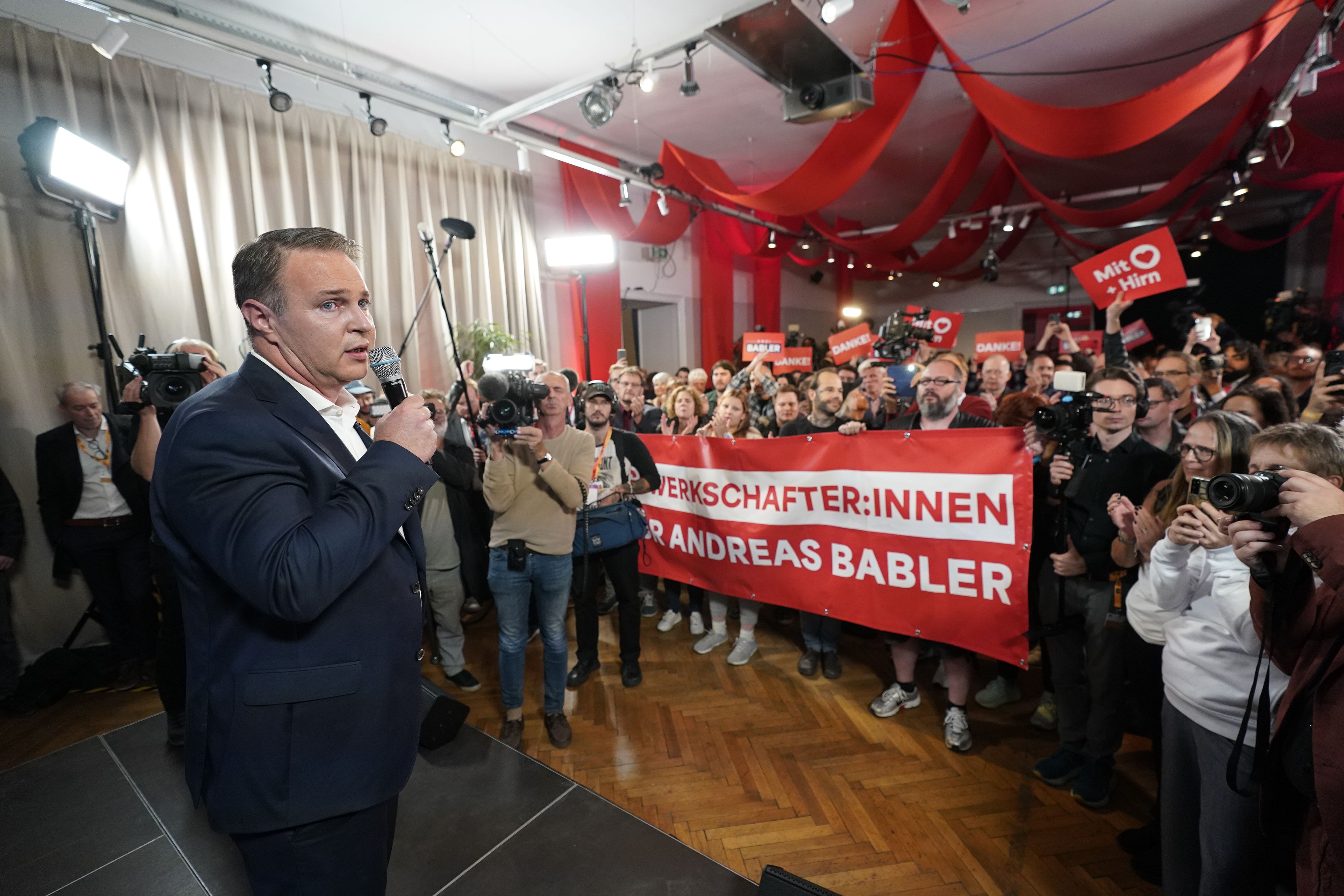 Andreas Babler muss den Genossen das Wahlergebnis erklären.