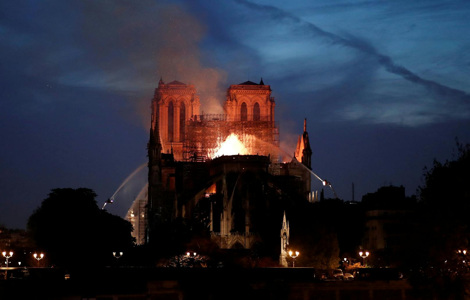 Notre-Dame in Flammen: Am 15. April 2019 brach in der berühmten Kathedrale von Paris ein Großbrand aus.