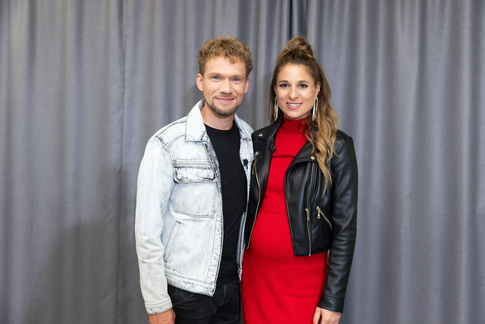 Tommy Ten und Amélie van Tass - mit herzigem Babybauch