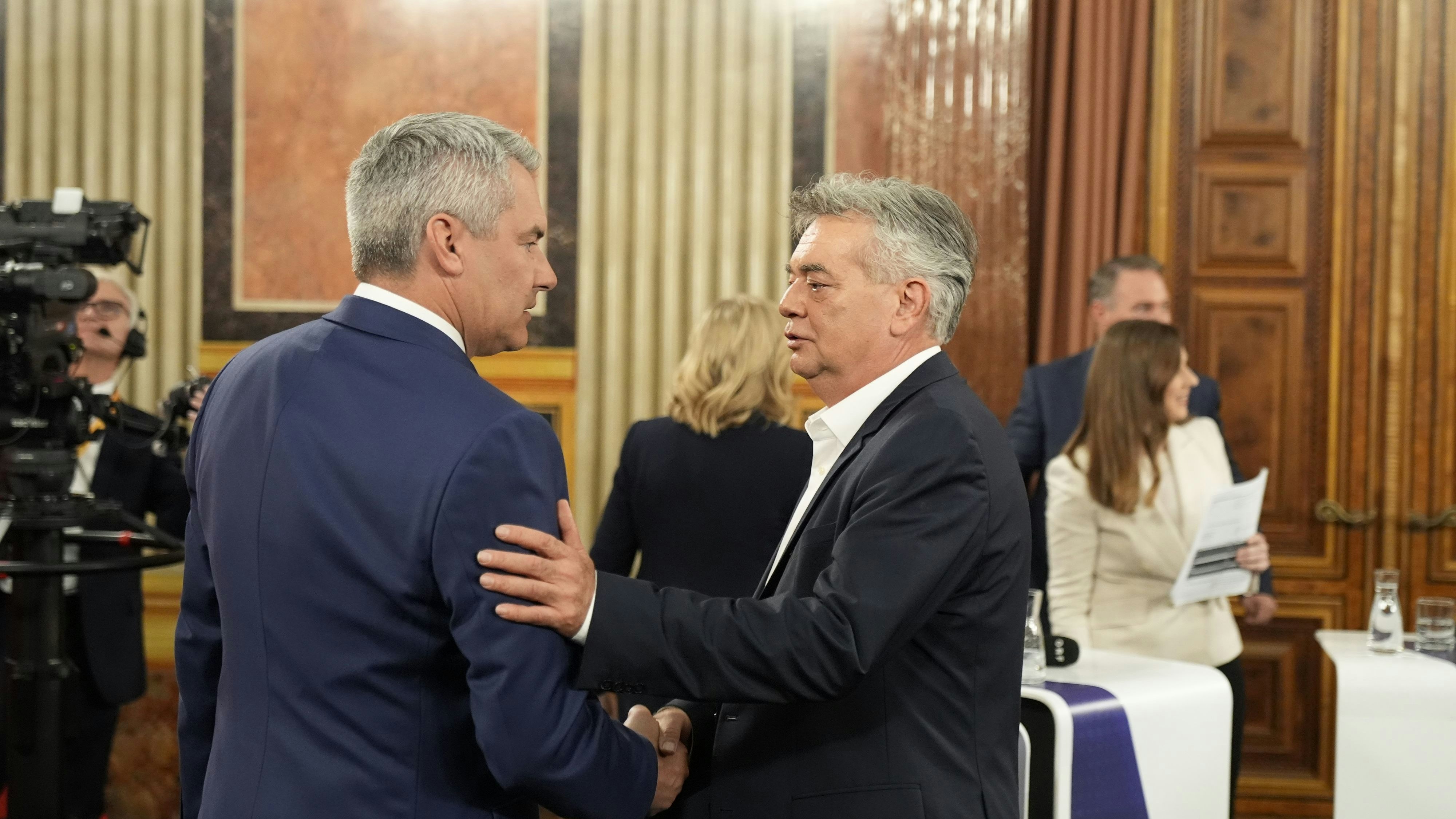 Vielleicht gibt's ja doch noch eine Neuauflage zwischen Kanzler Nehammer (ÖVP) und dem grünen Vize Werner Kogler. Einen dritten Partner würde es freilich brauchen...