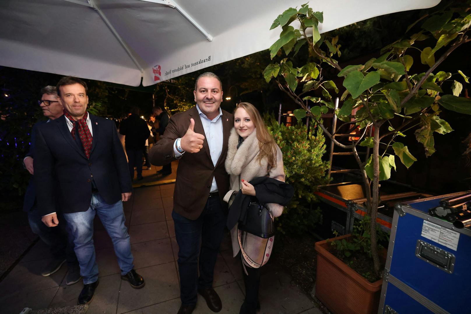 Leo Lugner stieß zu späterer Stunde mit seiner Jaqueline zur Party hinzu.