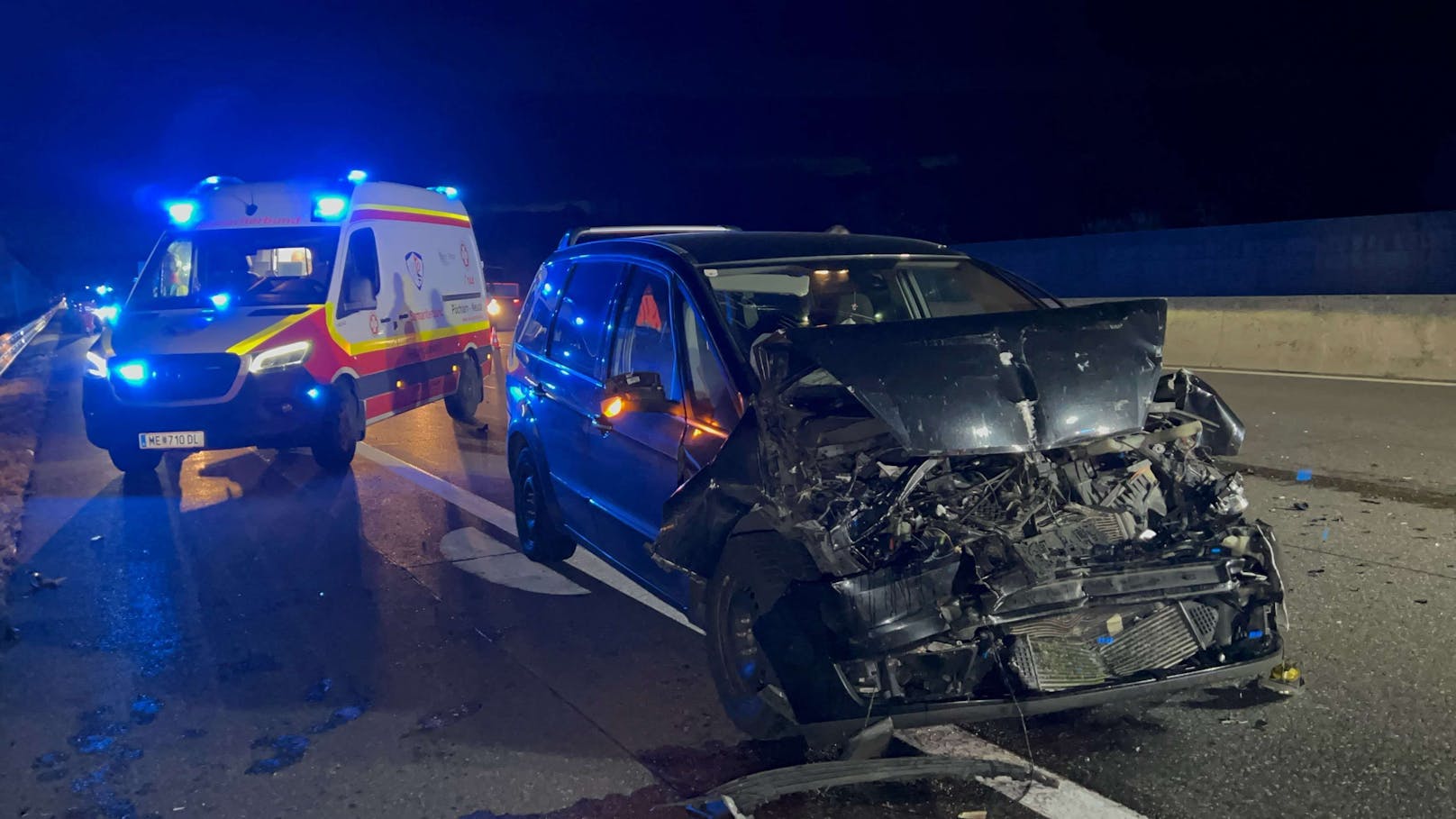 Vier Fahrzeuge fuhren auf der A1 zwischen Ybbs und Amstetten Ost zusammen. Es gab mehrere Verletzte