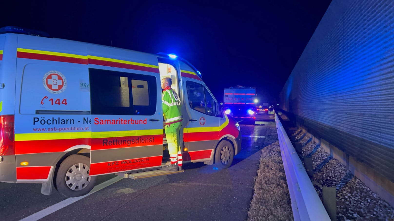 Vier Fahrzeuge fuhren auf der A1 zwischen Ybbs und Amstetten Ost zusammen. Es gab mehrere Verletzte