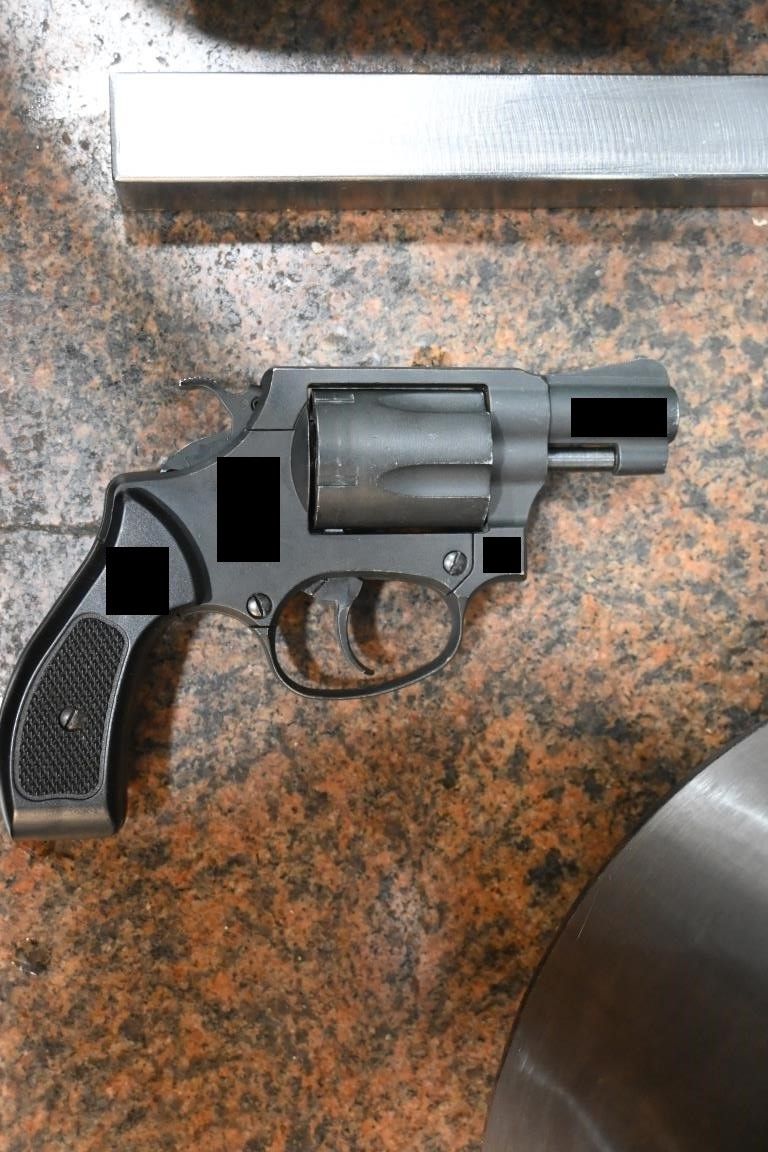 Die Schreckschusspistole konnte sichergestellt werden. 