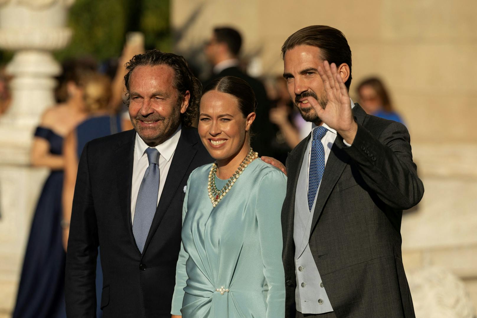 Auch dabei: Prinz Philippos von Griechenland (r.), seine Frau Nina Flohr und ihr Vater Thomas Flohr.