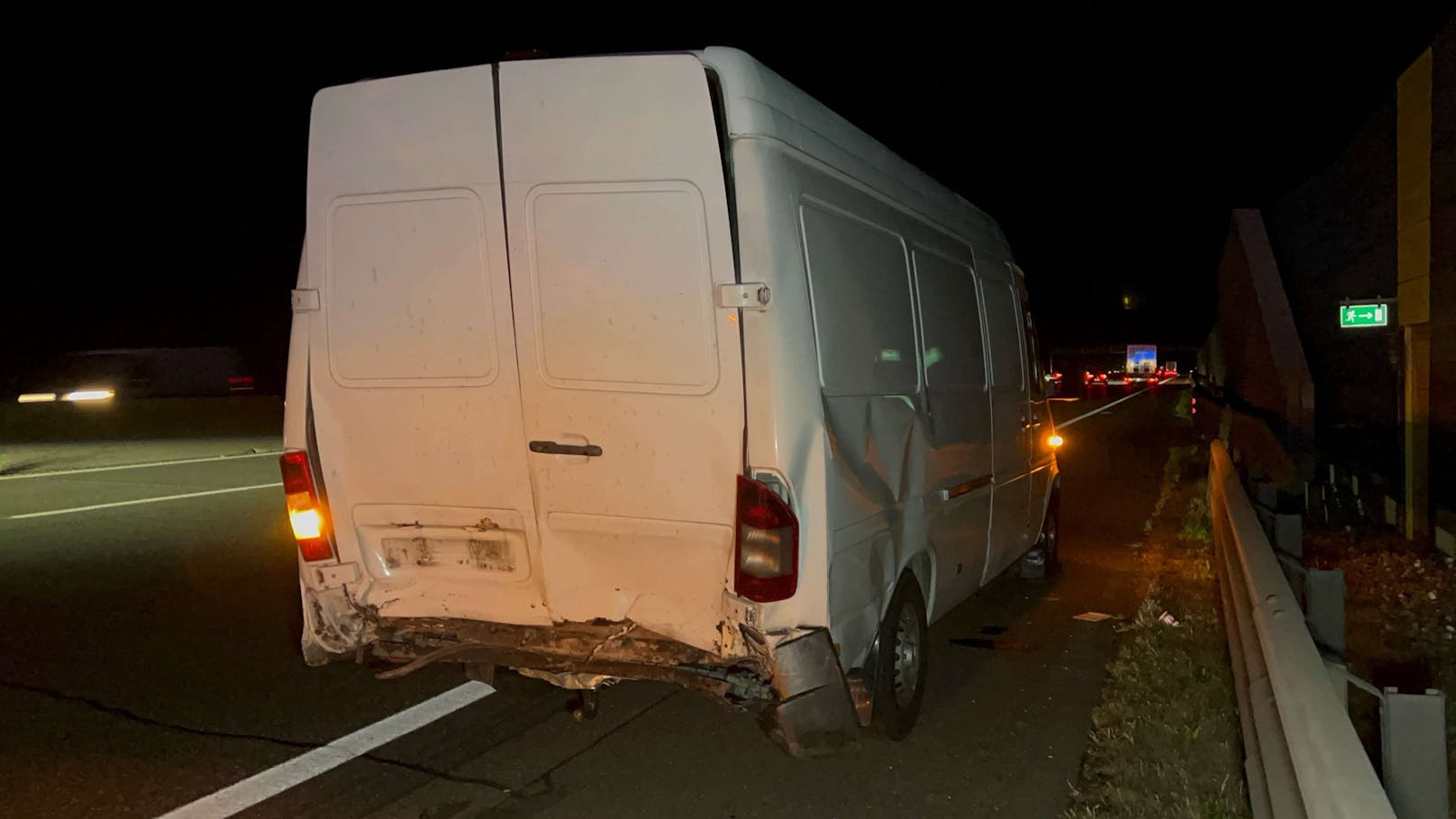 Vier Fahrzeuge fuhren auf der A1 zwischen Ybbs und Amstetten Ost zusammen. Es gab mehrere Verletzte