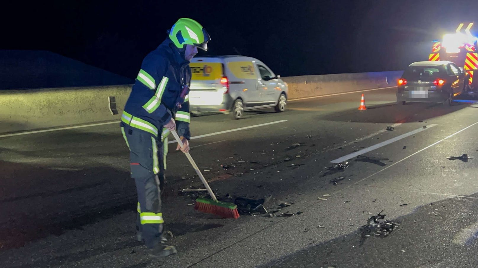 Vier Fahrzeuge fuhren auf der A1 zwischen Ybbs und Amstetten Ost zusammen. Es gab mehrere Verletzte