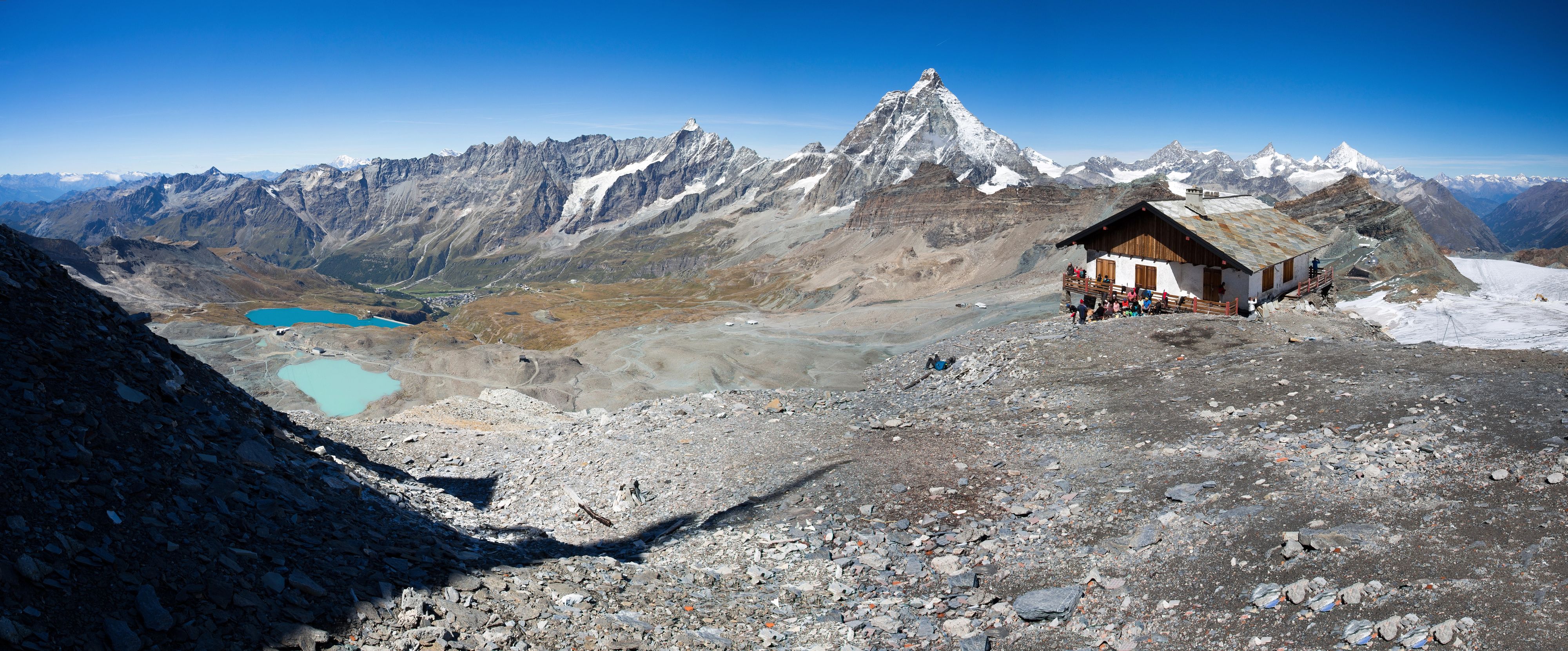 Blick vom Plateau Rosa (circa 3.500m) auf das Matterhorn. Wegen des Klimawandels muss hier die italienisch-schweizerische Grenze neue gezogen werden.